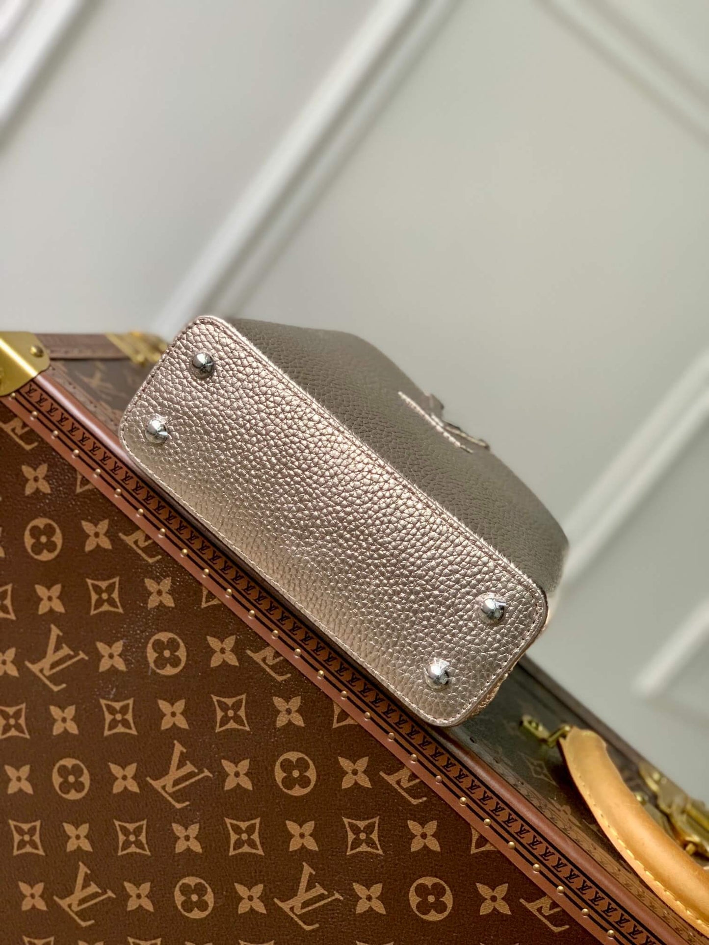 m21102 capucines pm 21cm etain metallic gray shoulder bag cross body bags handbag