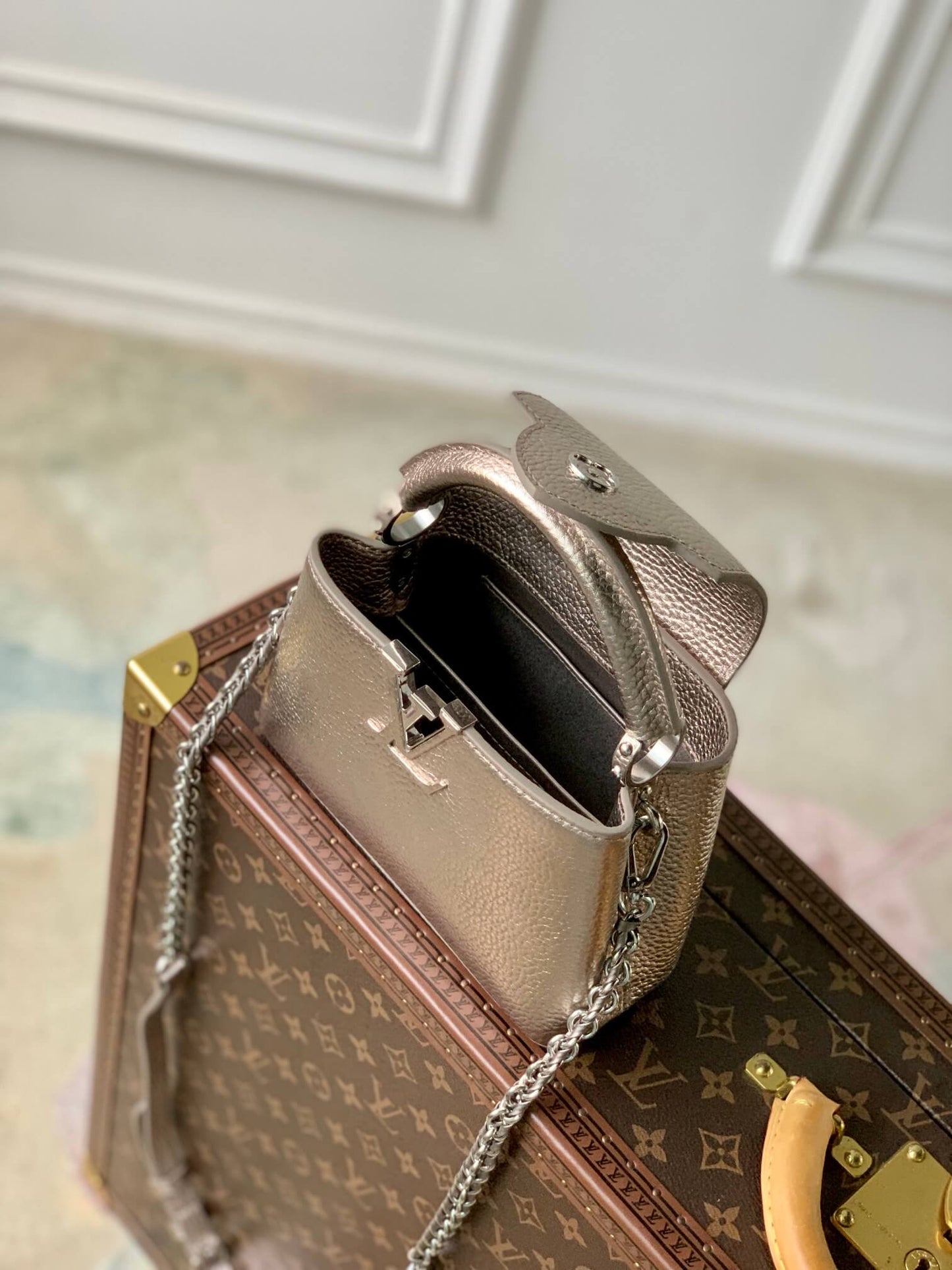 m21102 capucines pm 21cm etain metallic gray shoulder bag cross body bags handbag