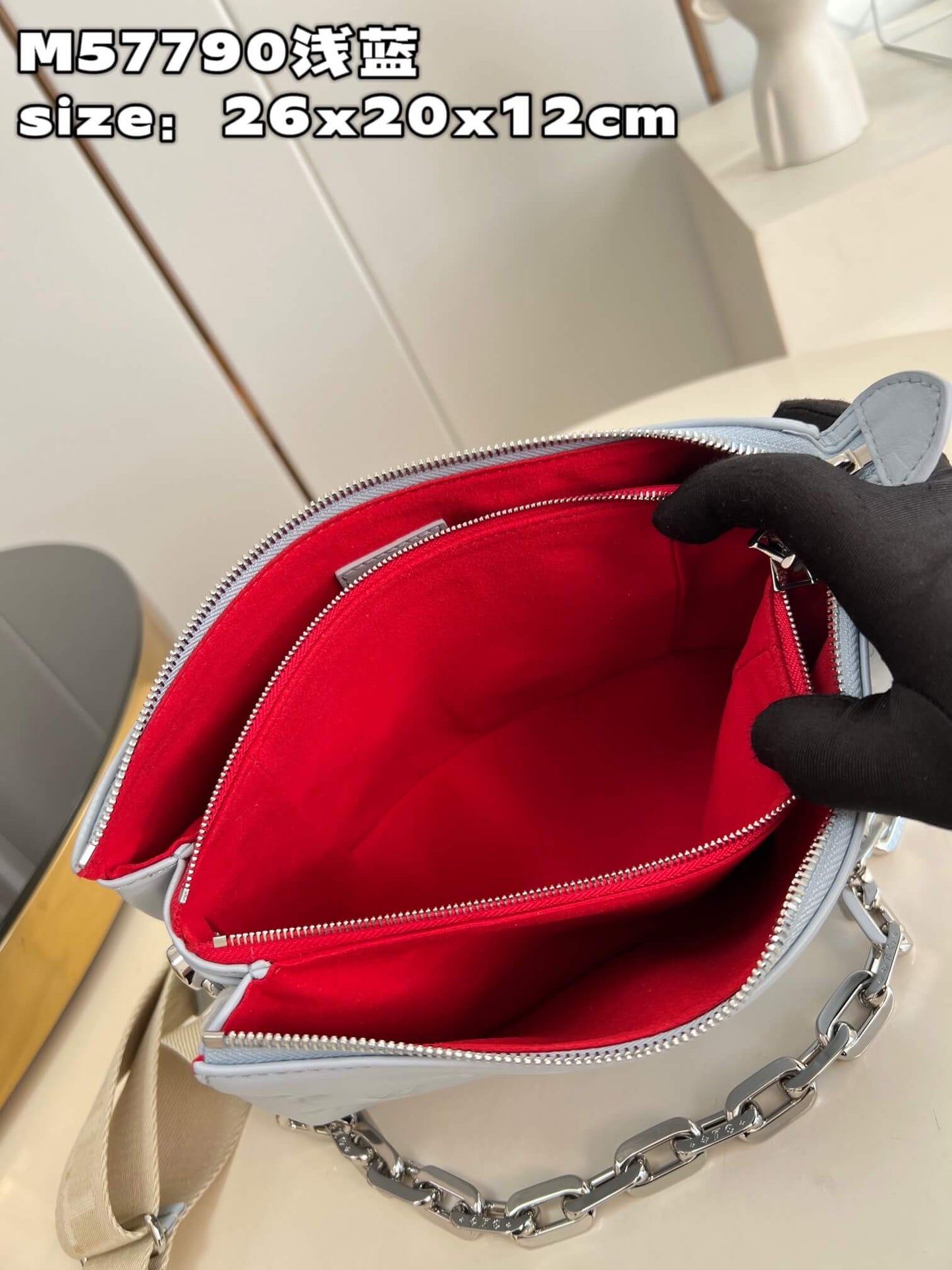 m21192 coussin mm 34cm m59277 pm 26cm monogram light blue