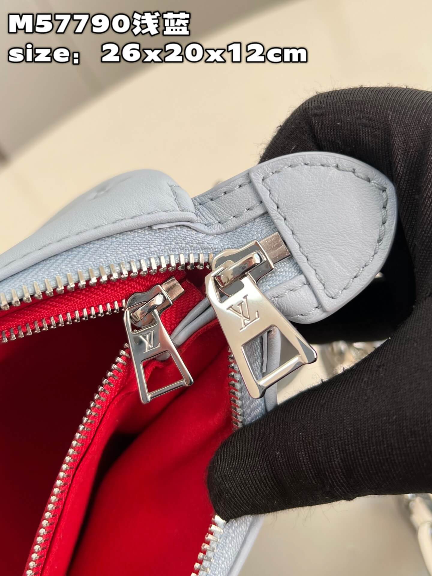 m21192 coussin mm 34cm m59277 pm 26cm monogram light blue