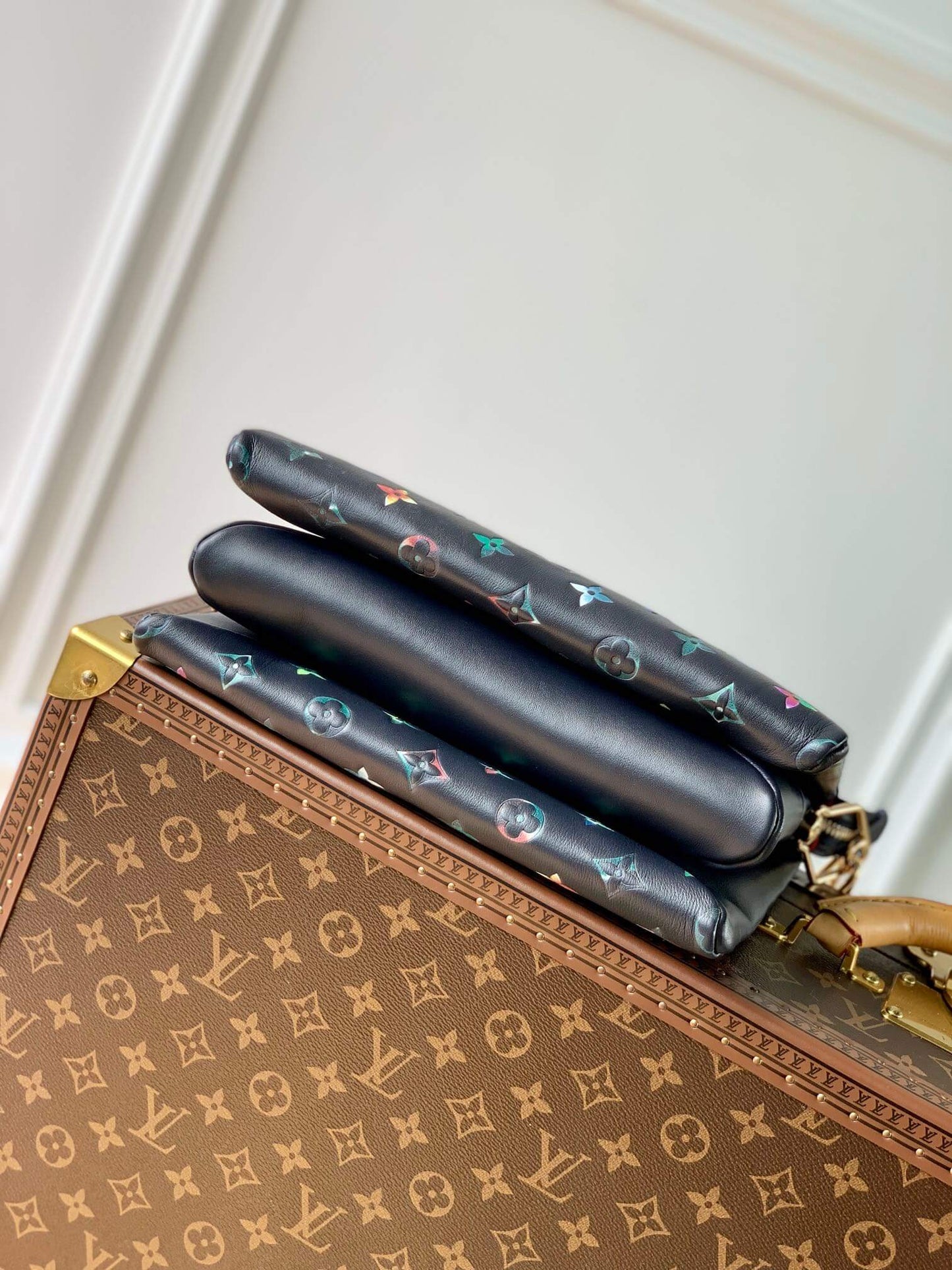 m21353 coussin monogram 26cm black