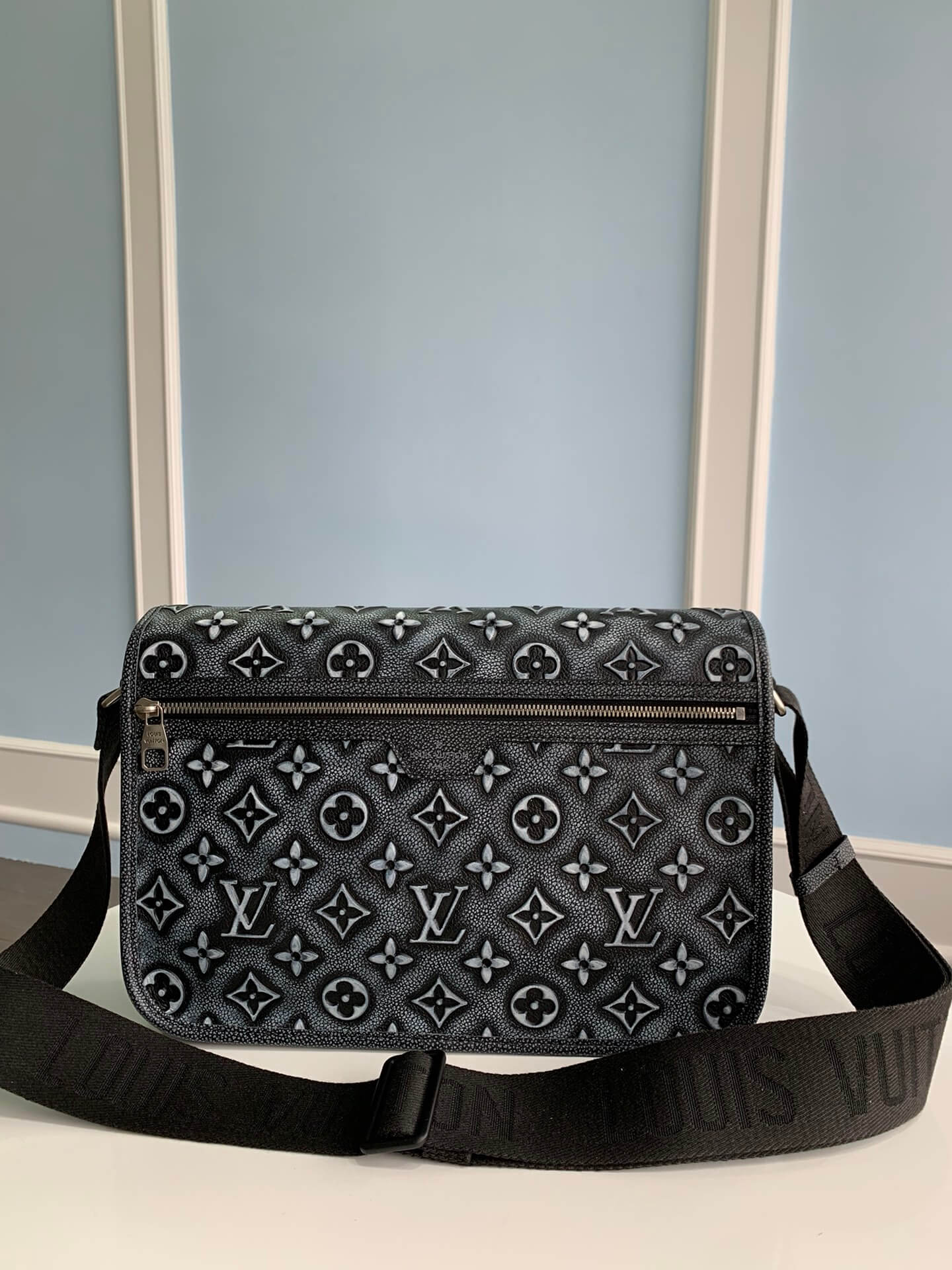 m21358 archy messenger mm monogram 35cm grey black shoulder bag cross body bags sac plat mm