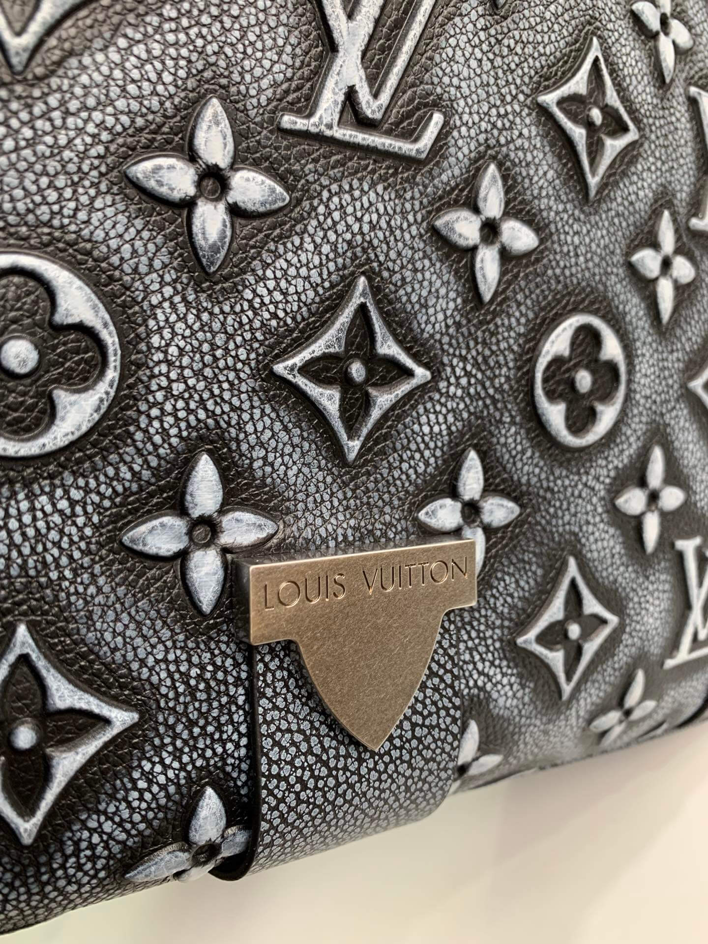 m21358 archy messenger mm monogram 35cm grey black shoulder bag cross body bags sac plat mm