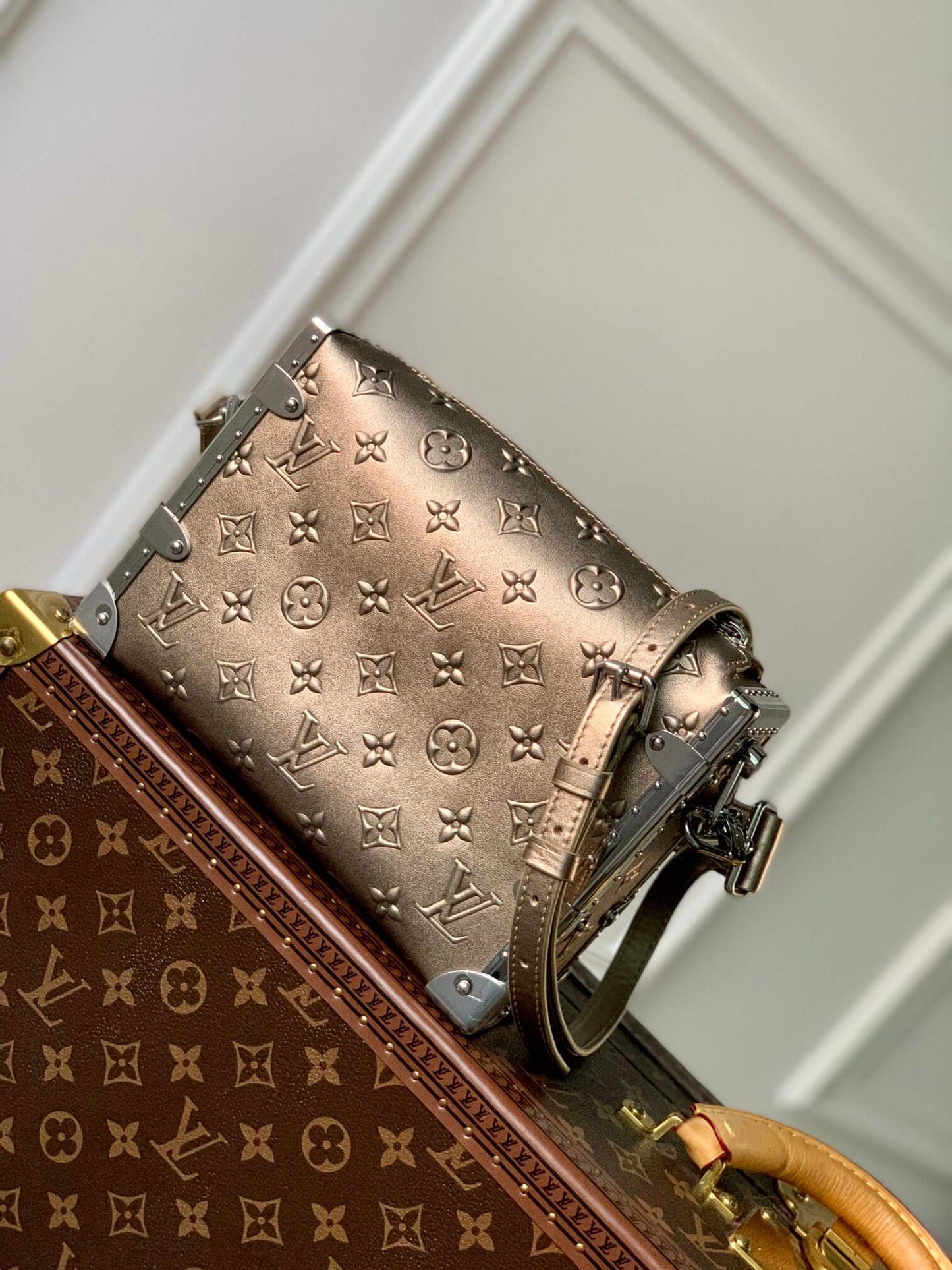 m21477 m46358 side trunk bb monogram 21cm light gold