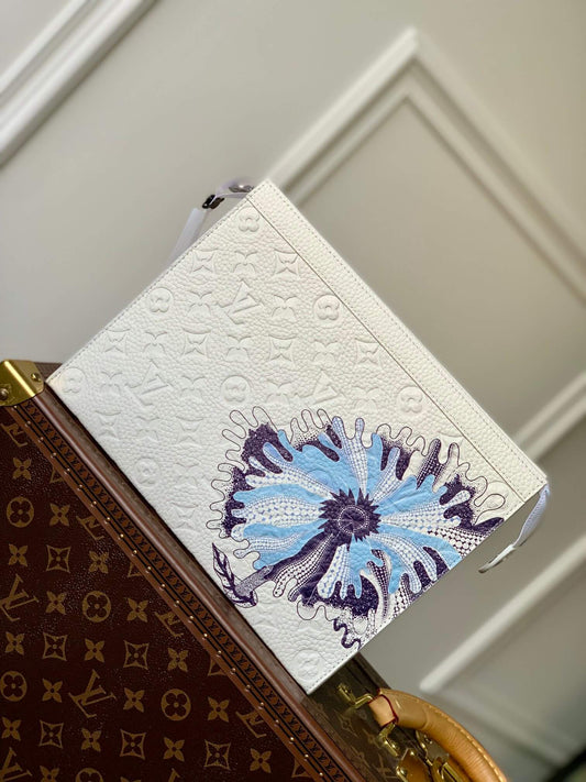 m21681 pochette voyage mens bag 27cm monogram white