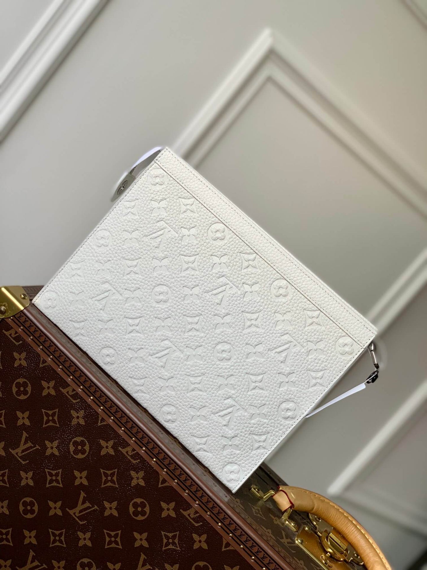 m21681 pochette voyage mens bag 27cm monogram white