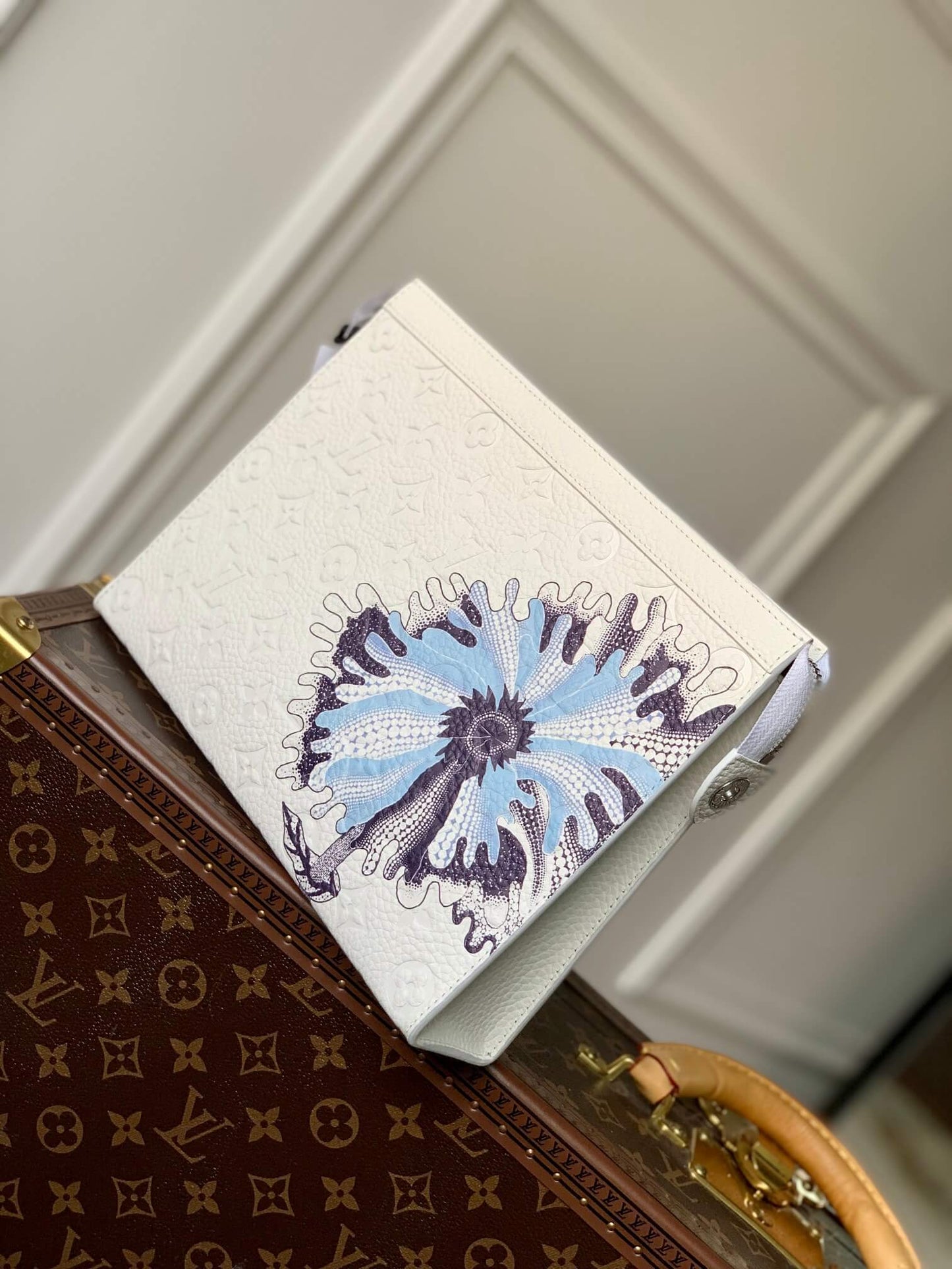 m21681 pochette voyage mens bag 27cm monogram white