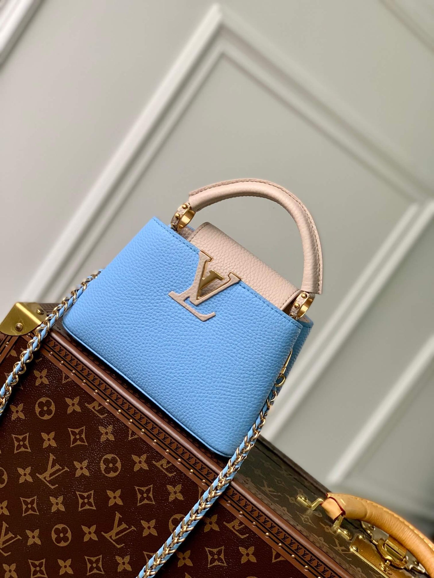 m21689 capucines mini handbag 21cm blue silk texture cowhide