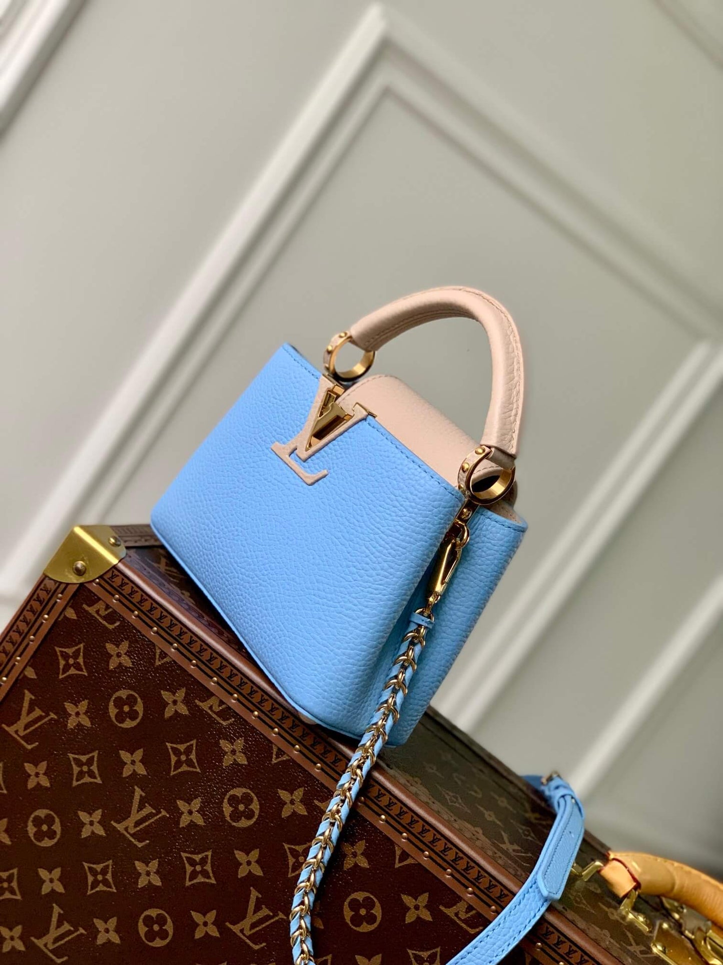 m21689 capucines mini handbag 21cm blue silk texture cowhide