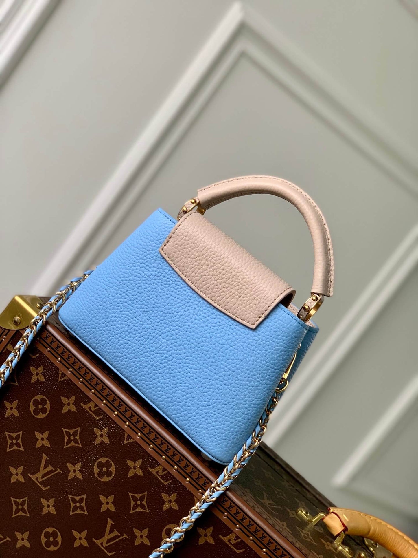 m21689 capucines mini handbag 21cm blue silk texture cowhide