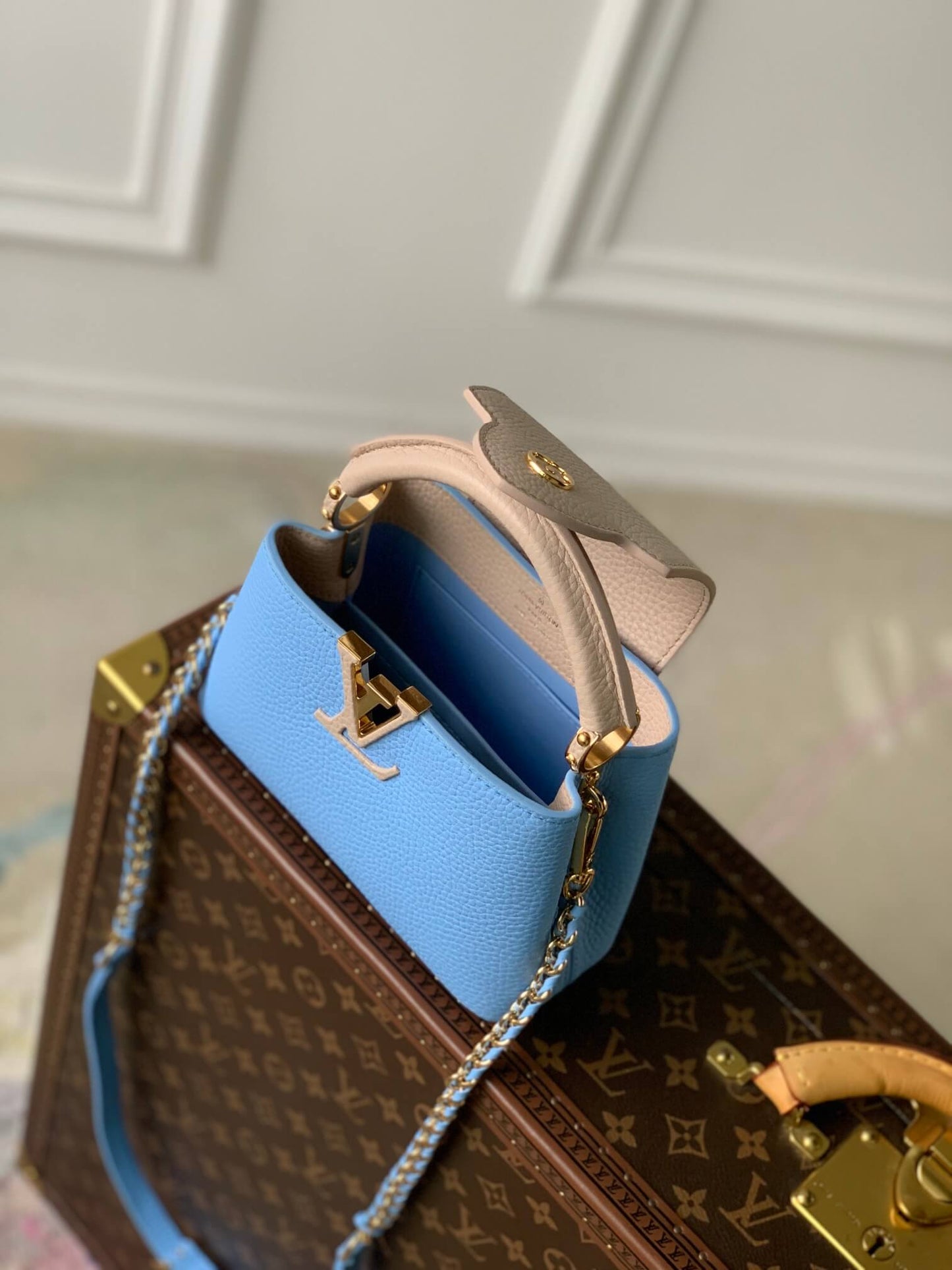 m21689 capucines mini handbag 21cm blue silk texture cowhide