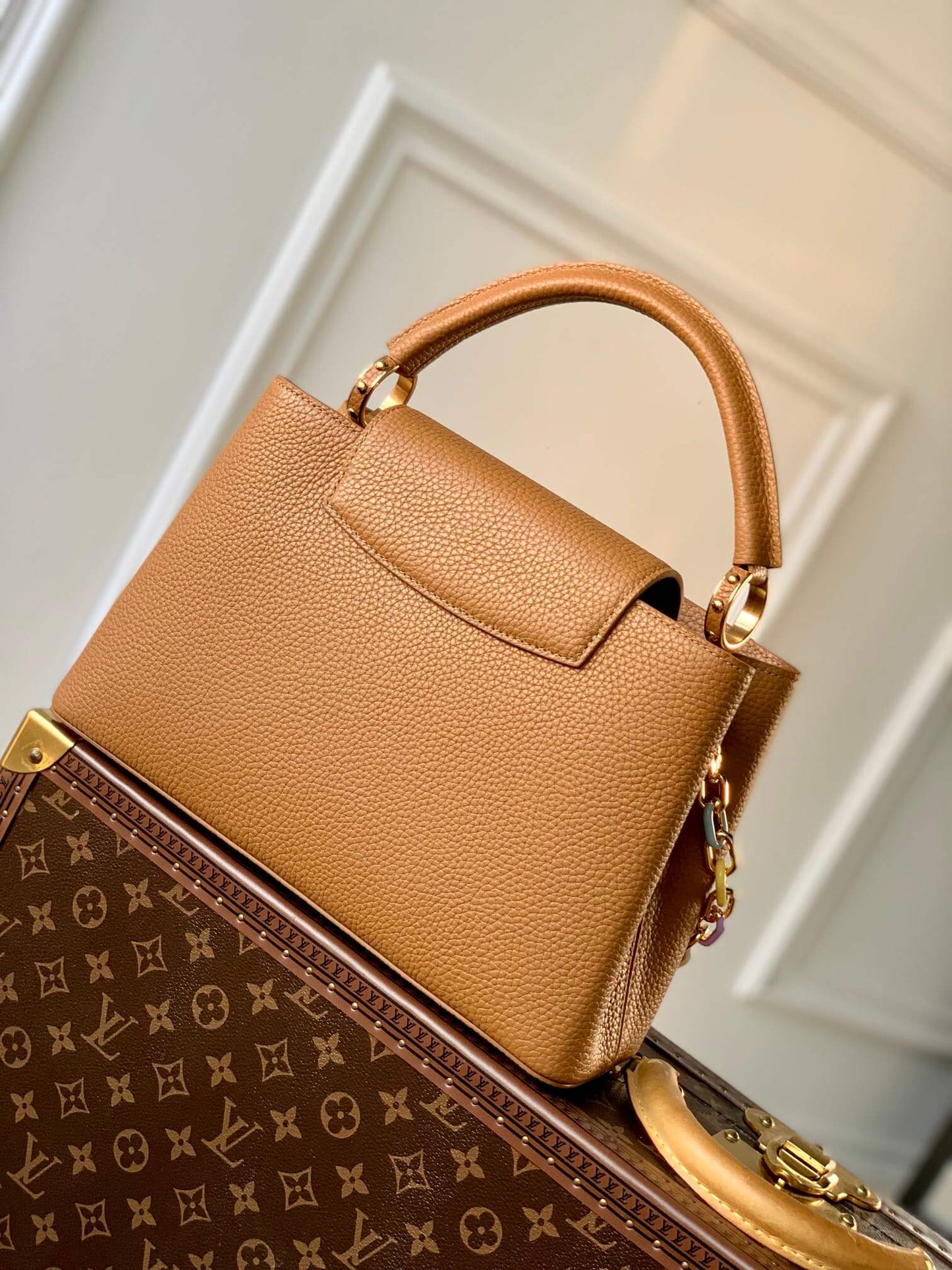 m21798 capucines mm taurillon 31cm brown cowhide real leather