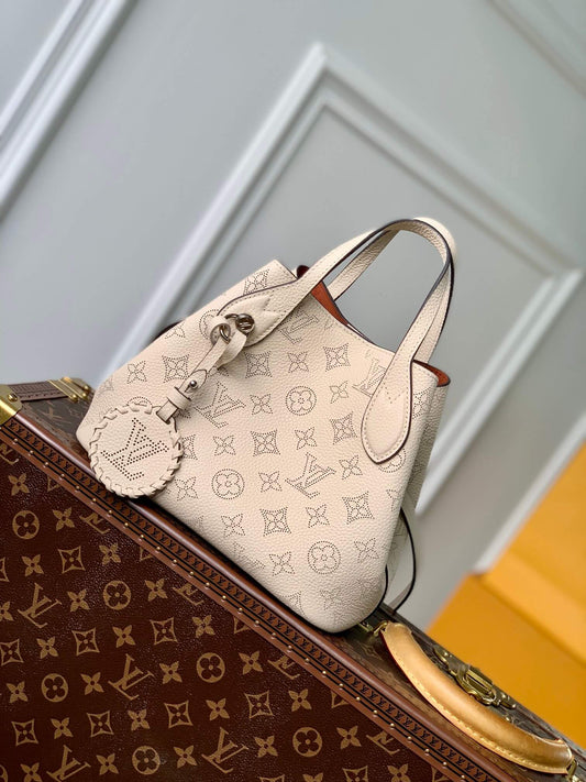 m21849 blossom pm handbag 20cm milk white neverfull