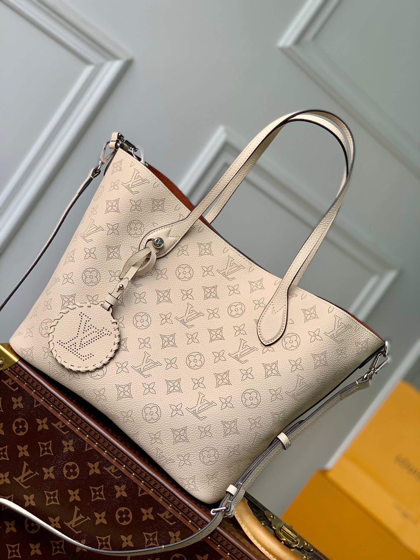 m21850 blossom mm handbag 30cm milk white neverfull