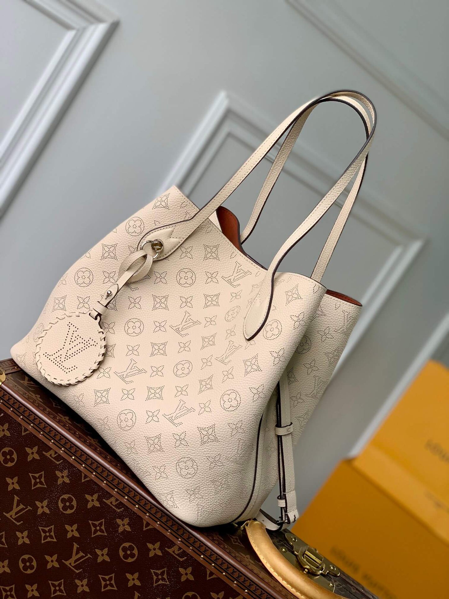 m21850 blossom mm handbag 30cm milk white neverfull