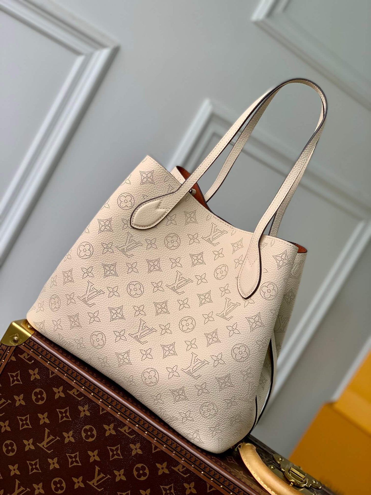 m21850 blossom mm handbag 30cm milk white neverfull