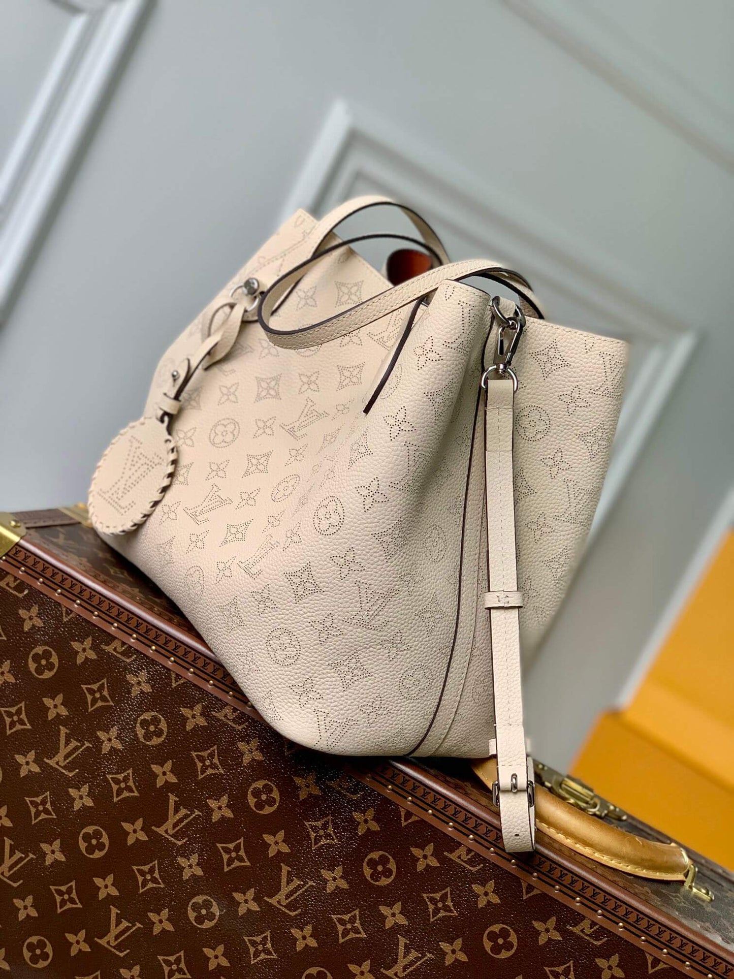 m21850 blossom mm handbag 30cm milk white neverfull