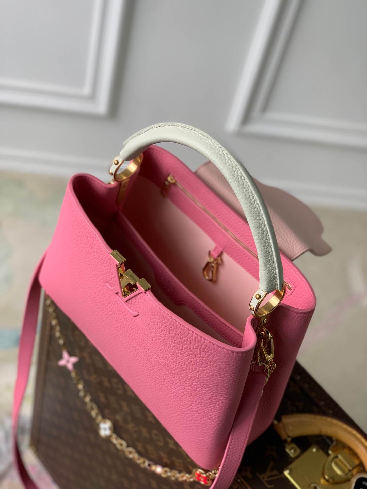 m22375 capucines mm taurillon 31 5cm pink cowhide real leather