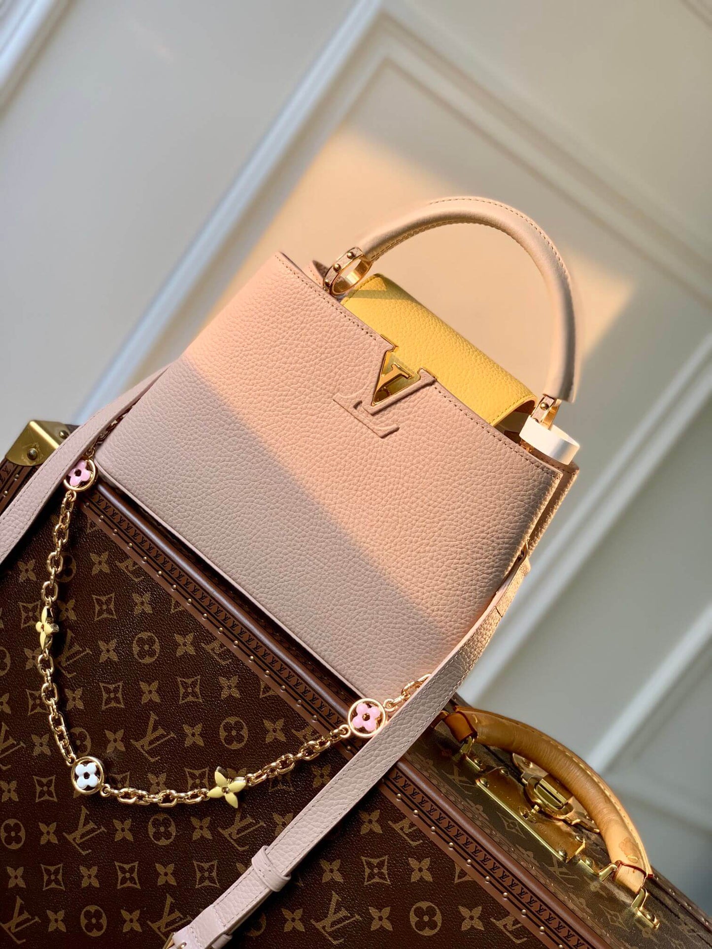 m22375 capucines pm taurillon 27cm apricot cowhide real leather