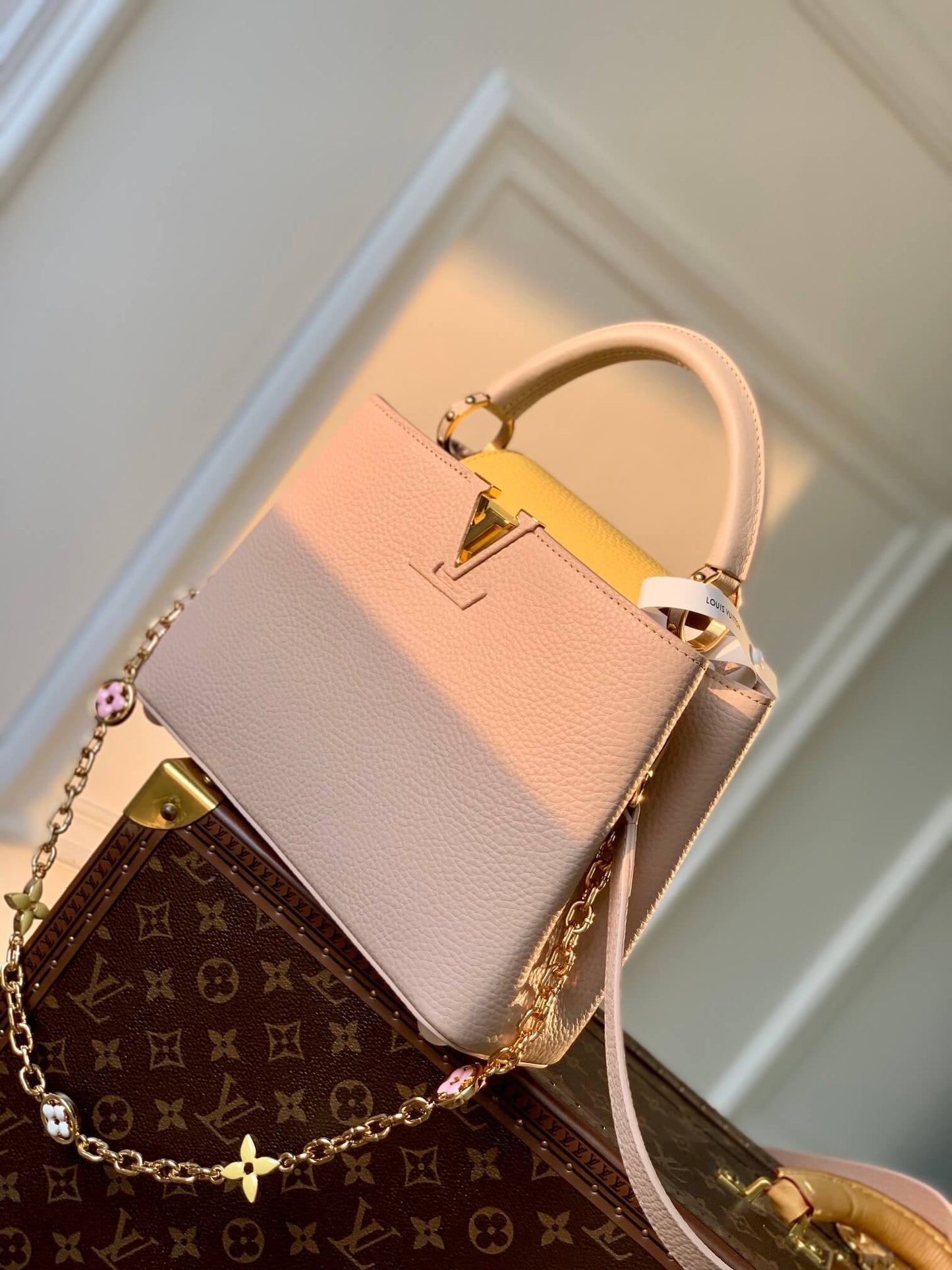 m22375 capucines pm taurillon 27cm apricot cowhide real leather