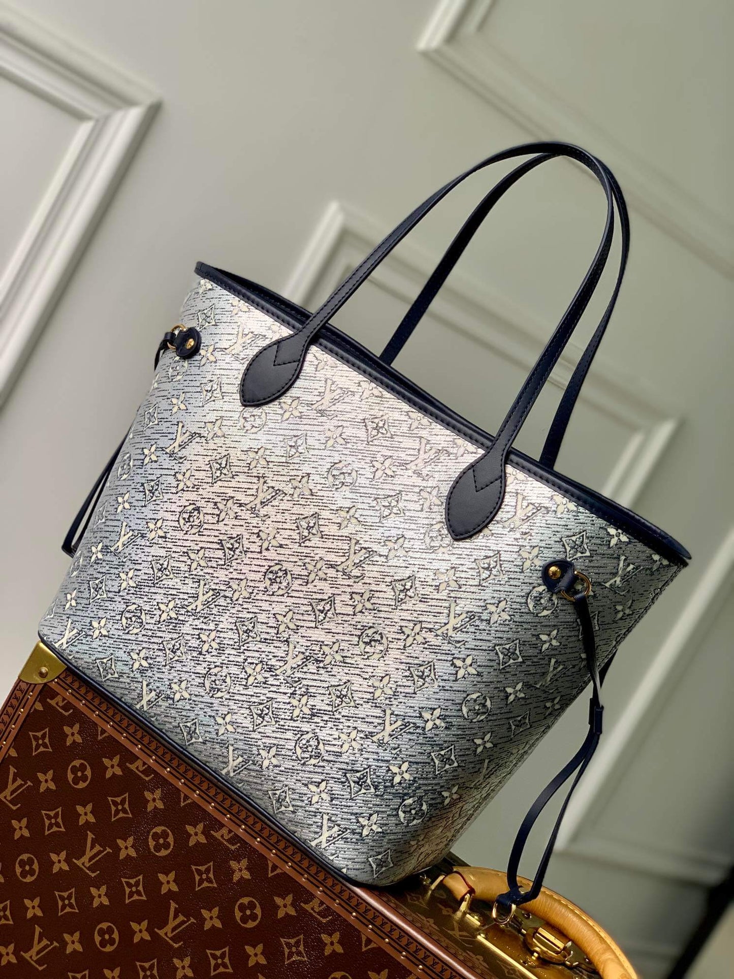 m22921 neverfull monoglam 31cm silver