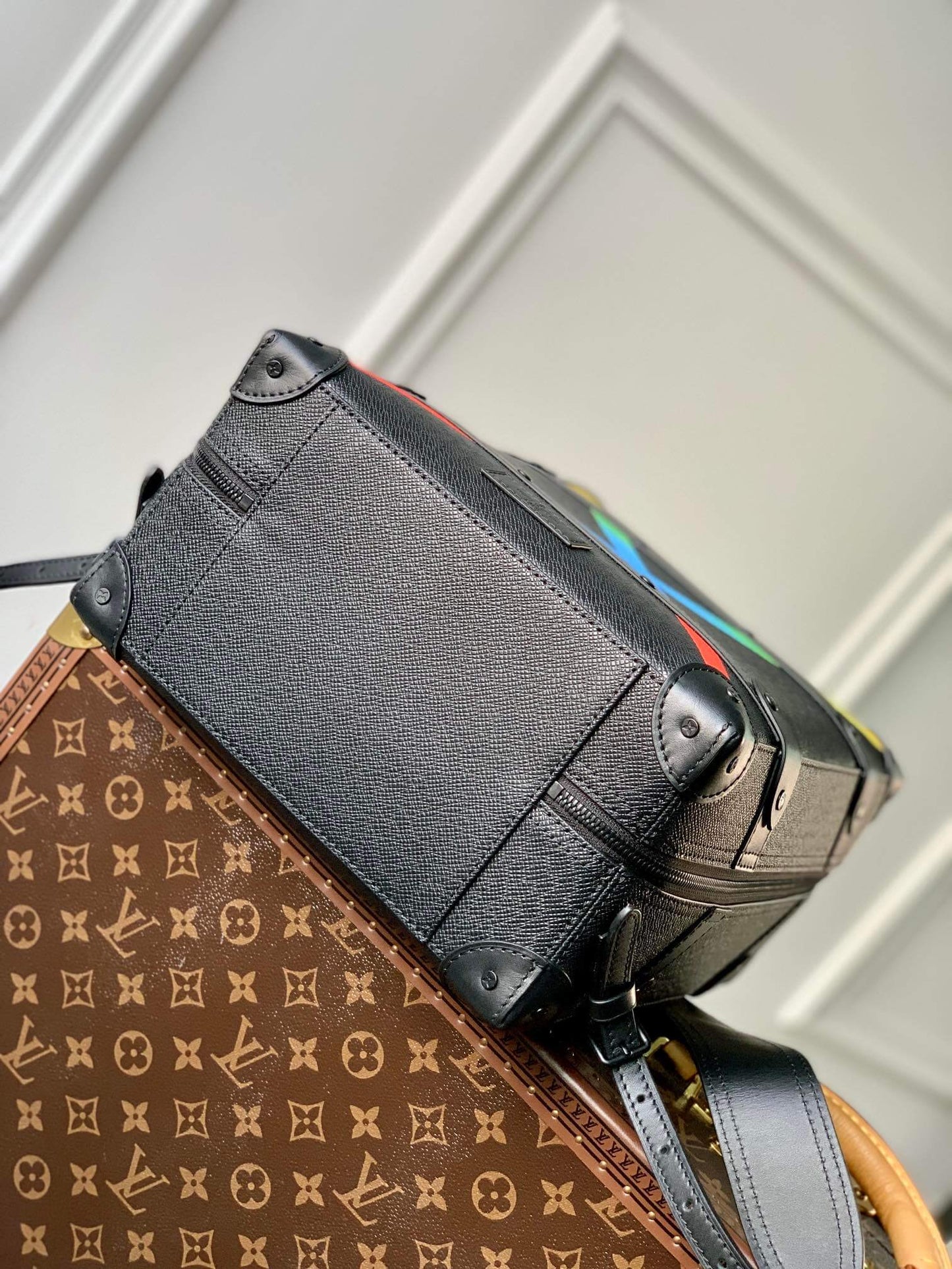 m30337 soft trunk pm 26cm black taiga rainbow backpack cowhide real leather