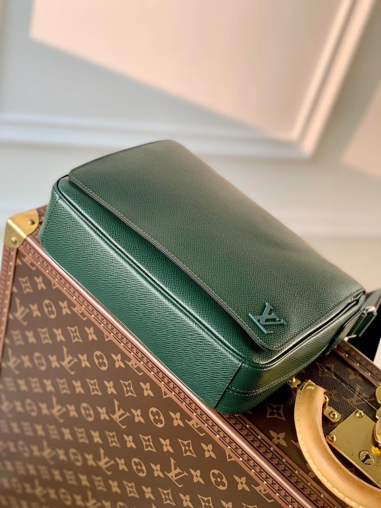 m30861 district pm taiga 26cm green man bag