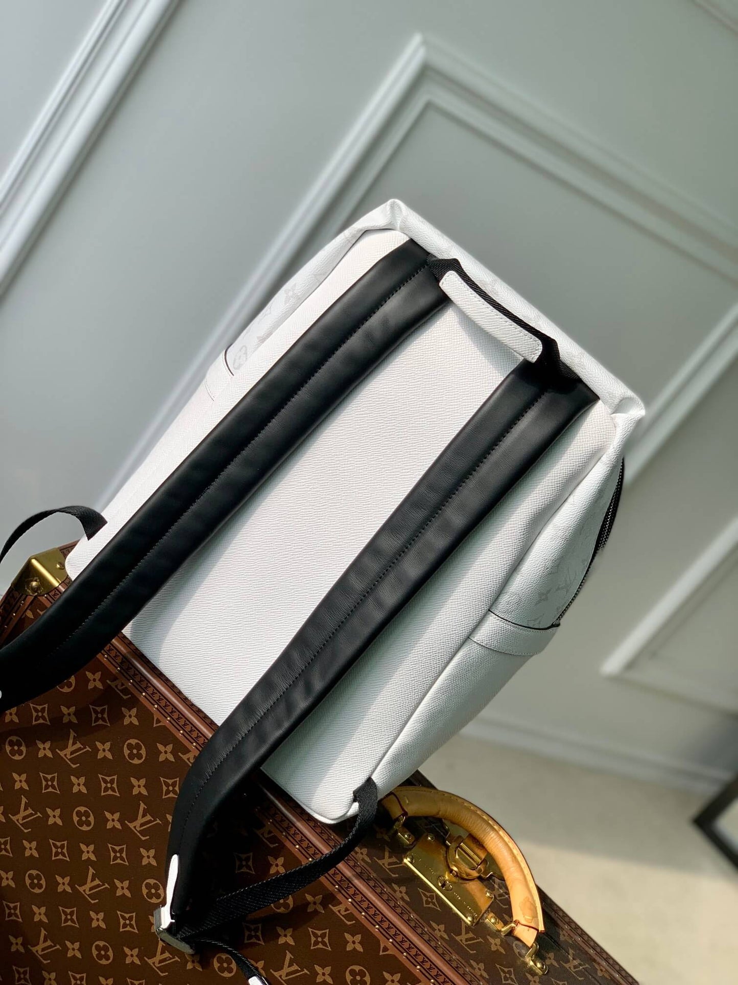 m30953 discovery backpack mm 40cm white monogram