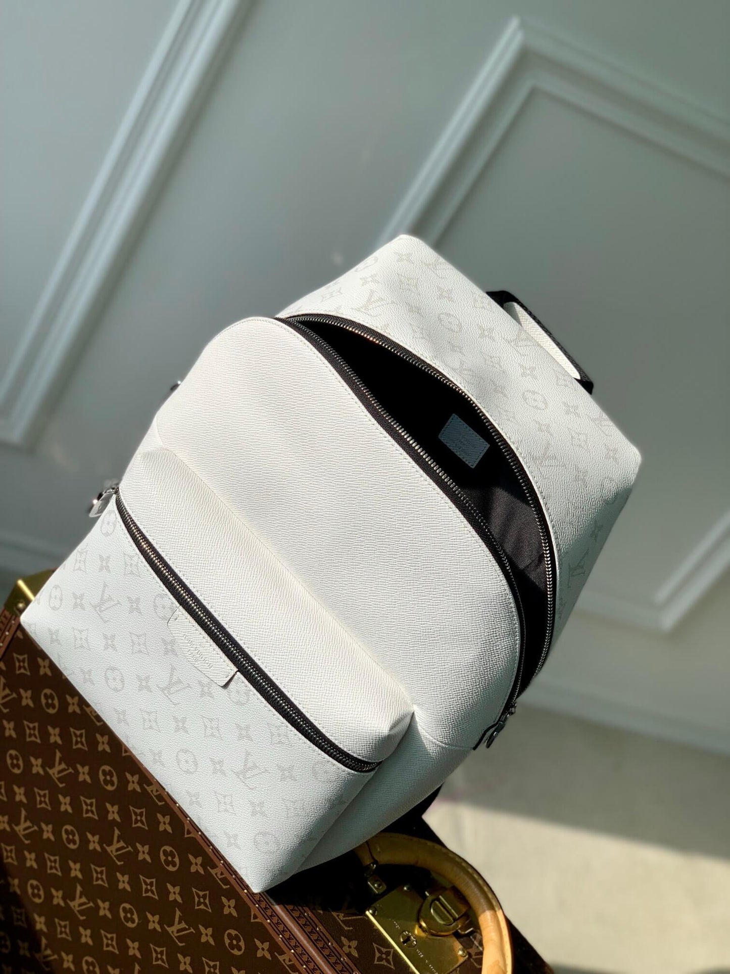 m30953 discovery backpack mm 40cm white monogram