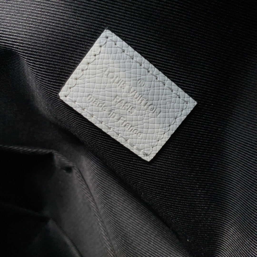 m30953 discovery backpack mm 40cm white monogram