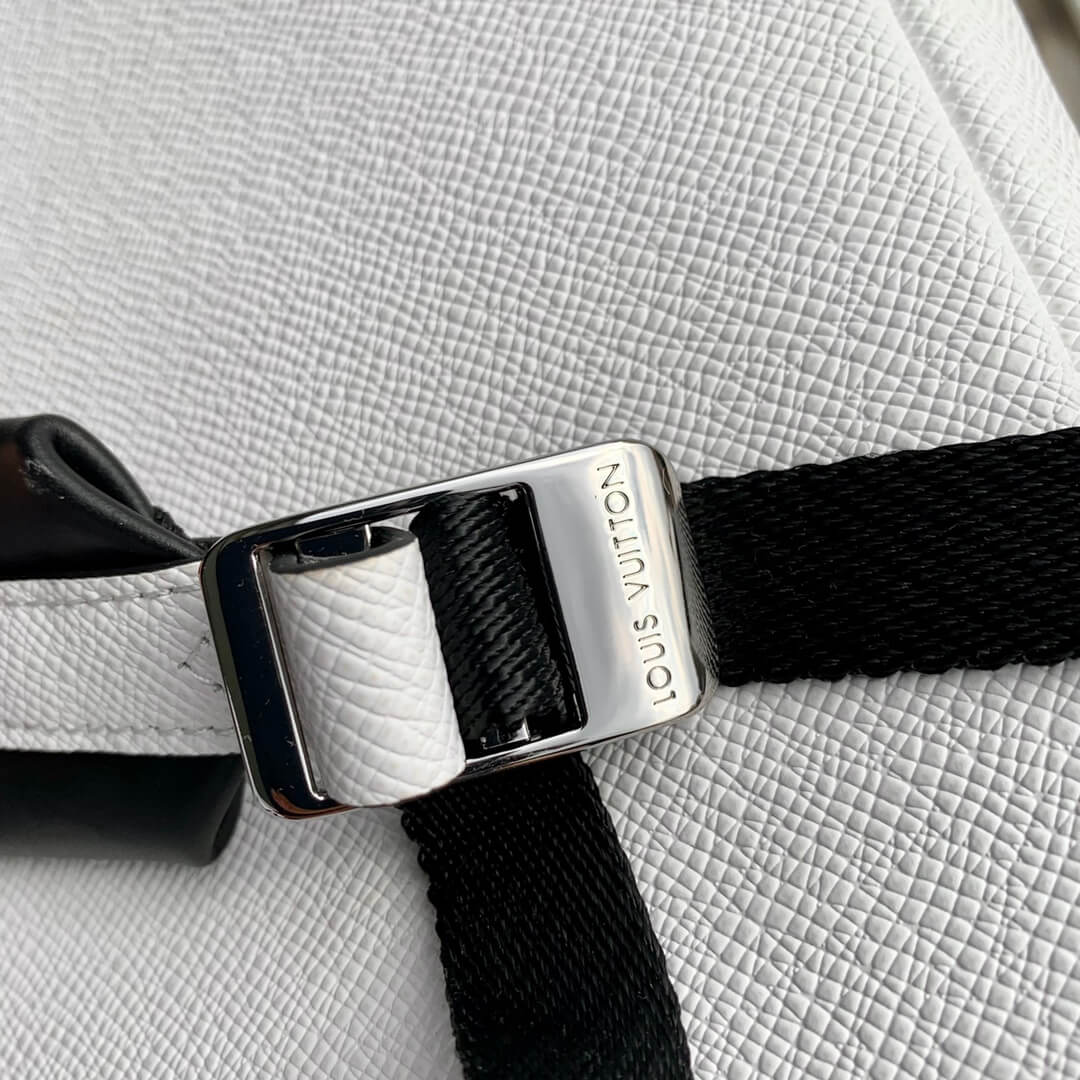 m30953 discovery backpack mm 40cm white monogram