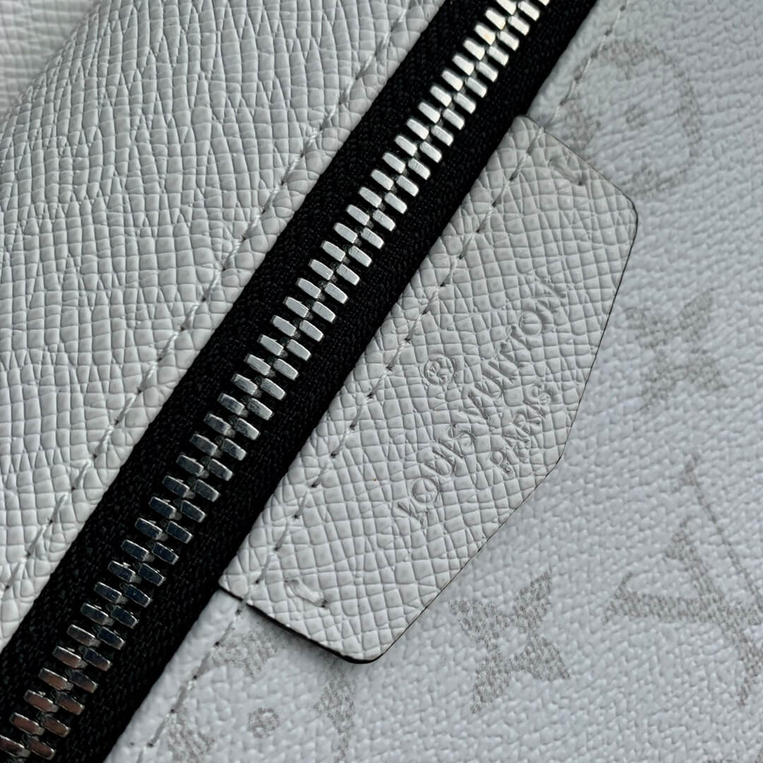 m30953 discovery backpack mm 40cm white monogram