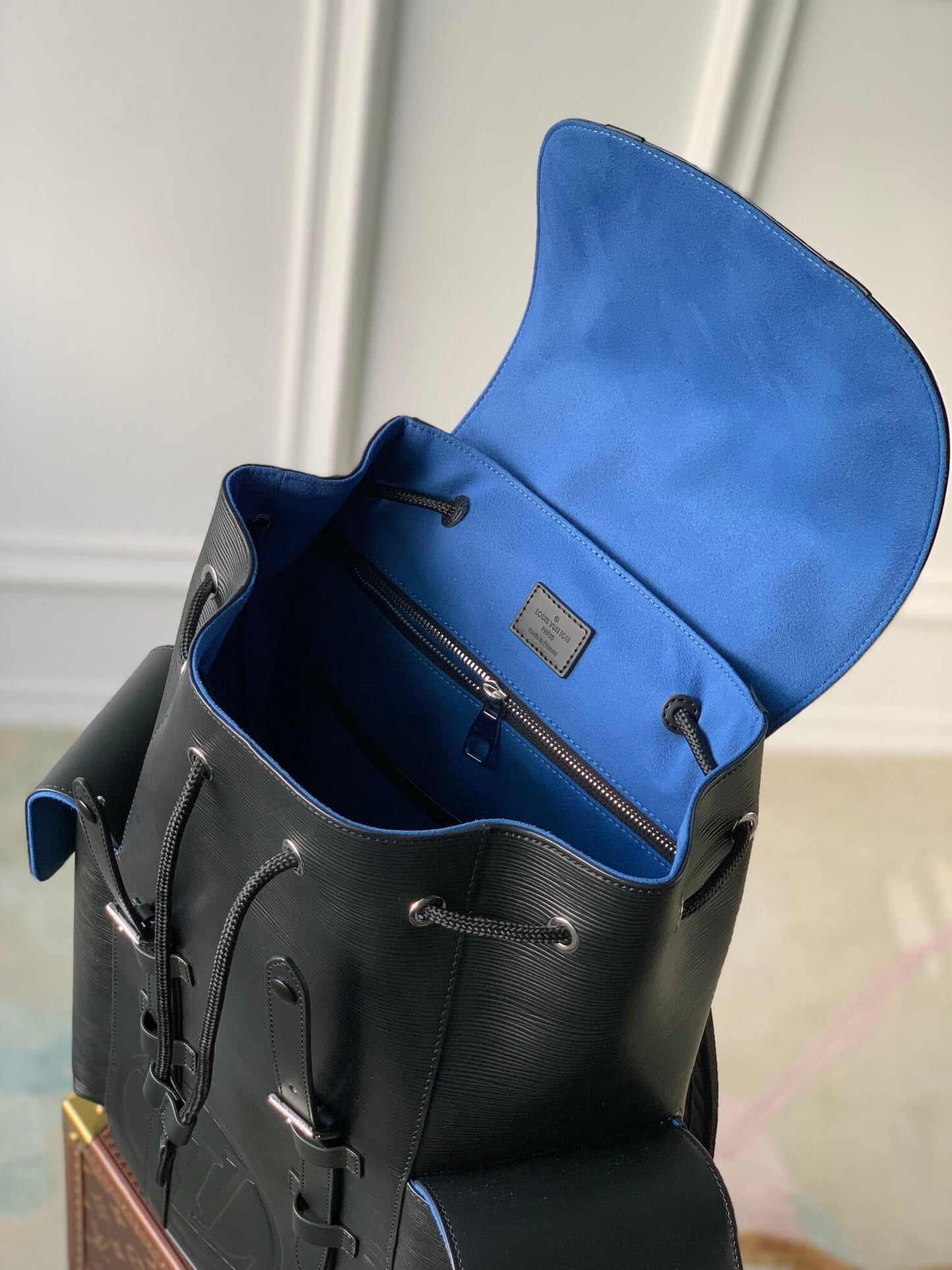 m41079 christopher montsouris 34cm water ripple embossing