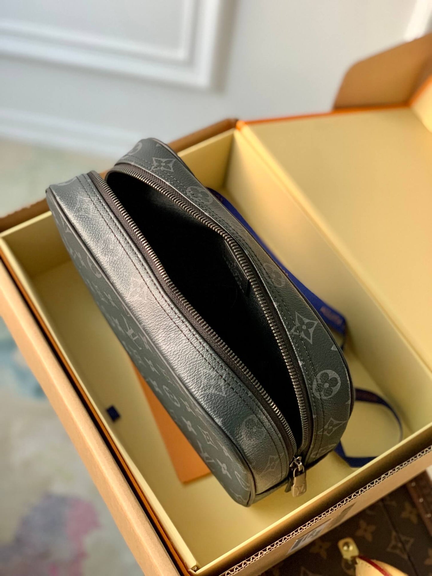 m43384 toilet pouch mm black 26cm