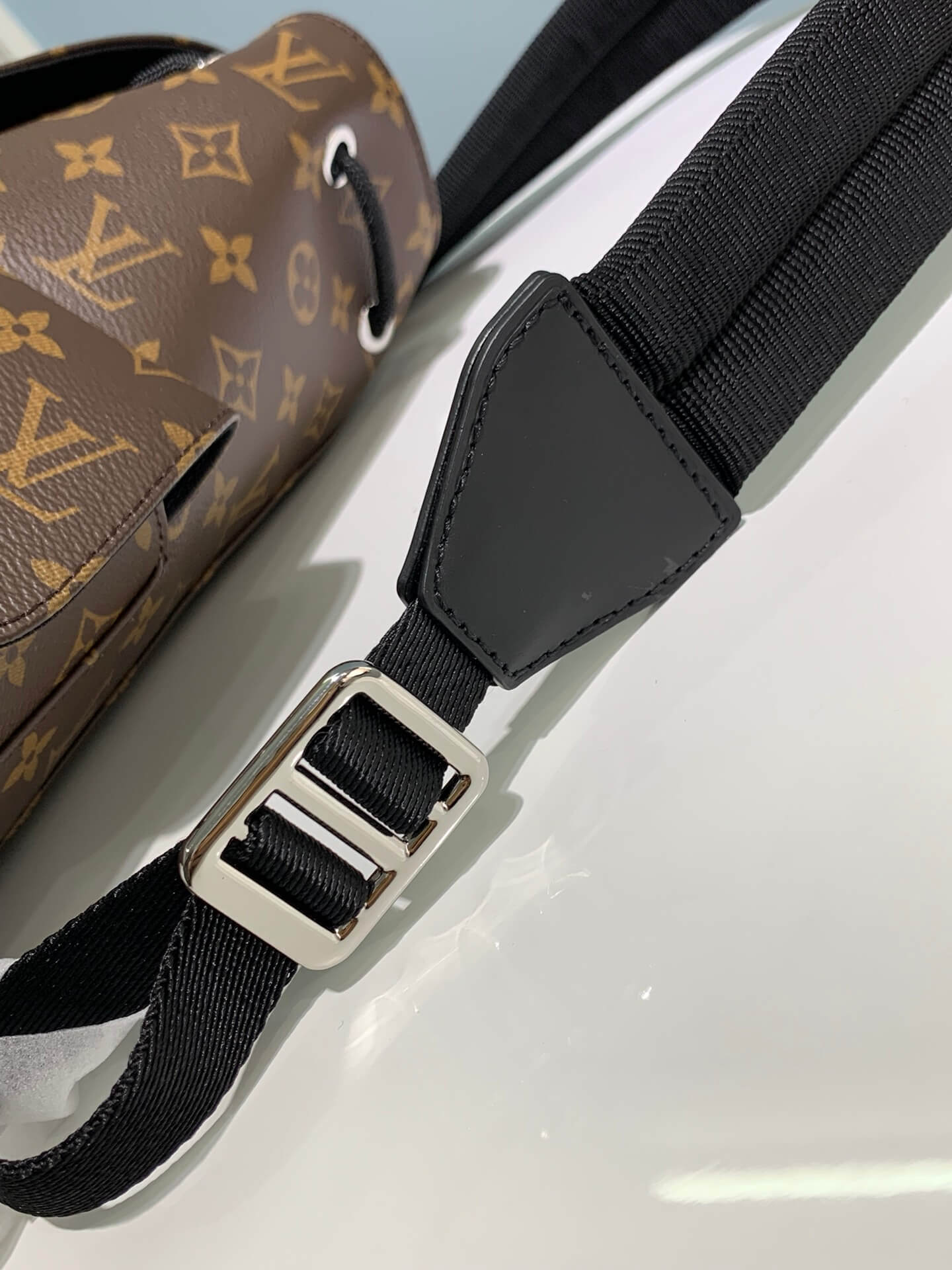 m43735 christopher pm 32cm monogram eclipse reverse