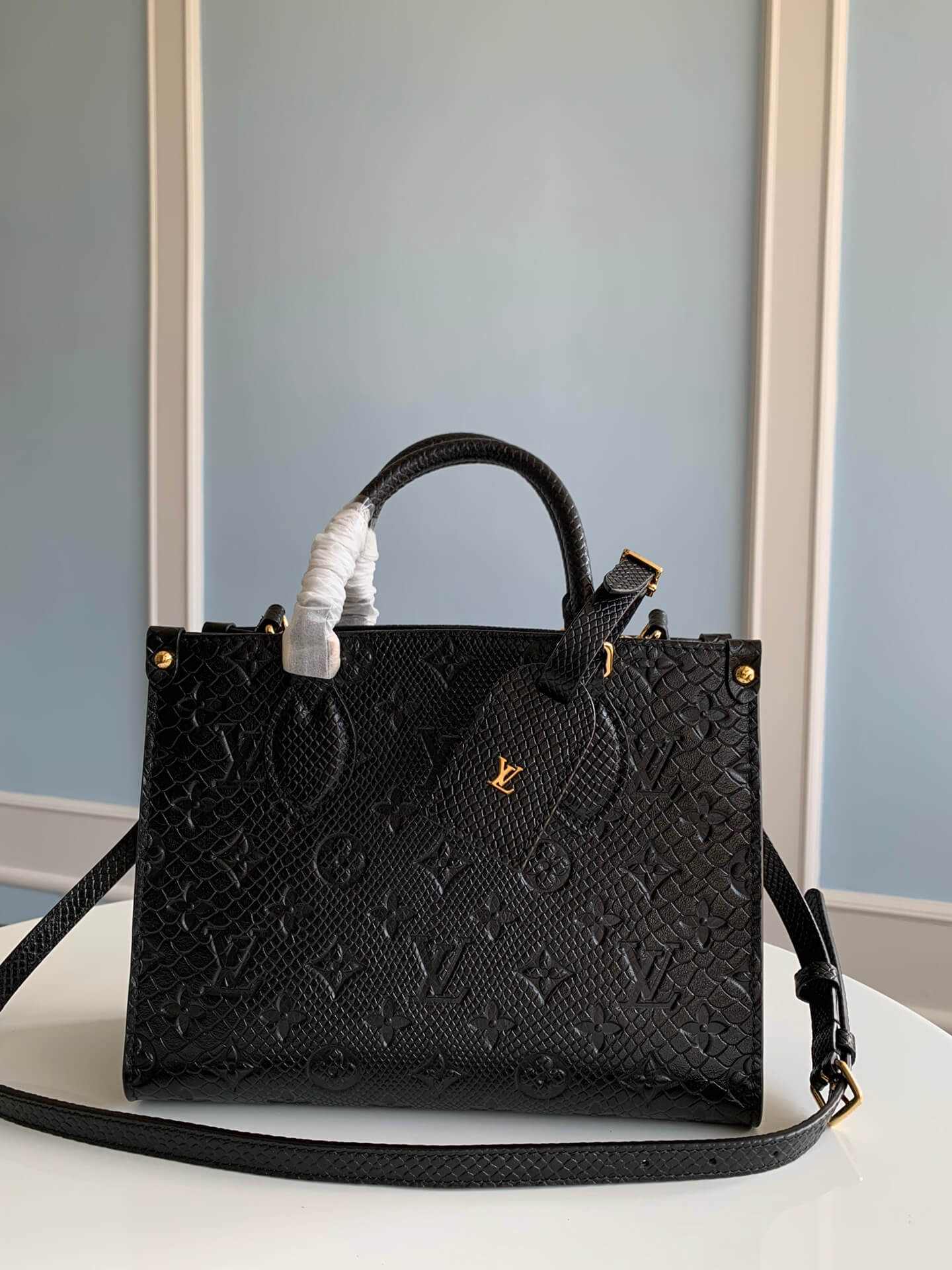 m45653 onthego pm monogram empreinte leather black giant monogram 25cm