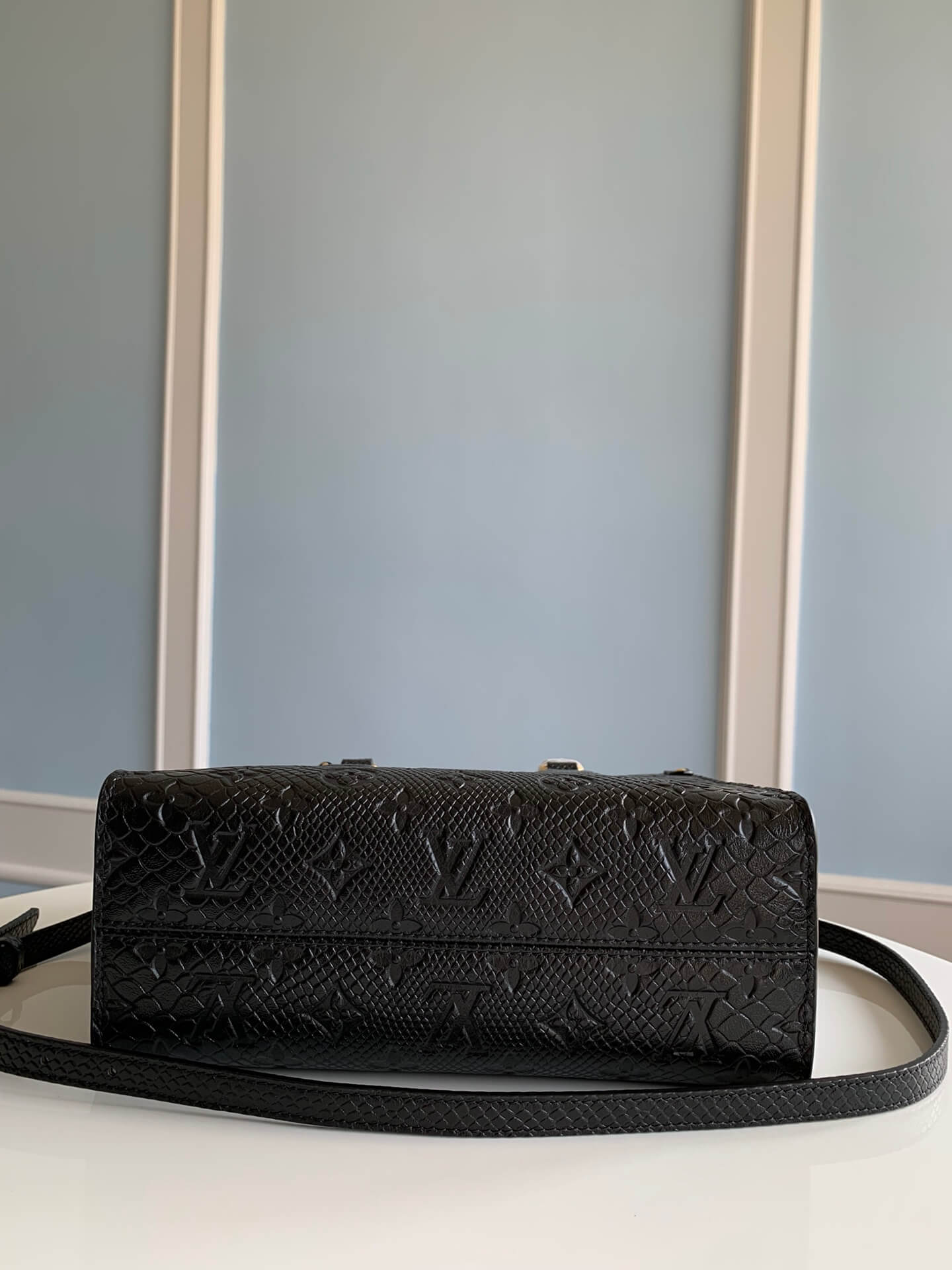 m45653 onthego pm monogram empreinte leather black giant monogram 25cm