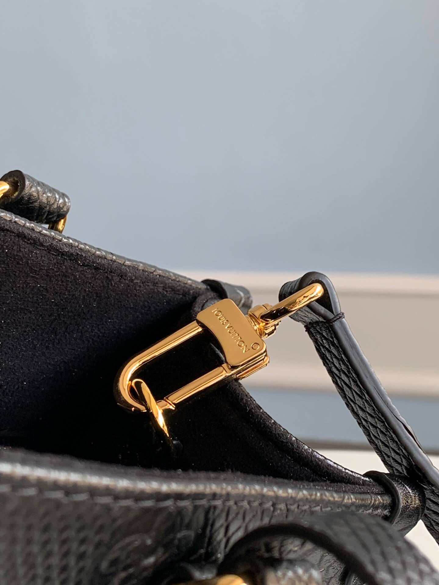 m45653 onthego pm monogram empreinte leather black giant monogram 25cm