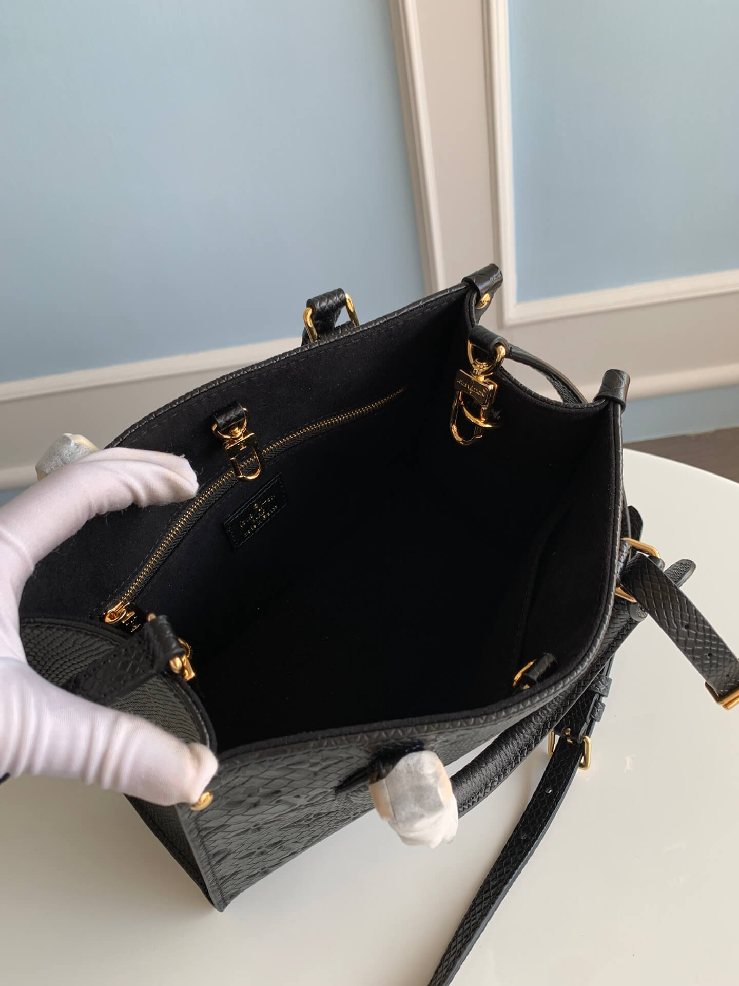 m45653 onthego pm monogram empreinte leather black giant monogram 25cm