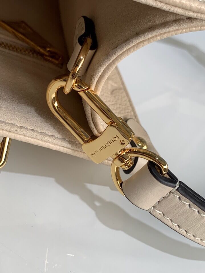 m45653 onthego pm monogram empreinte leather white 25cm