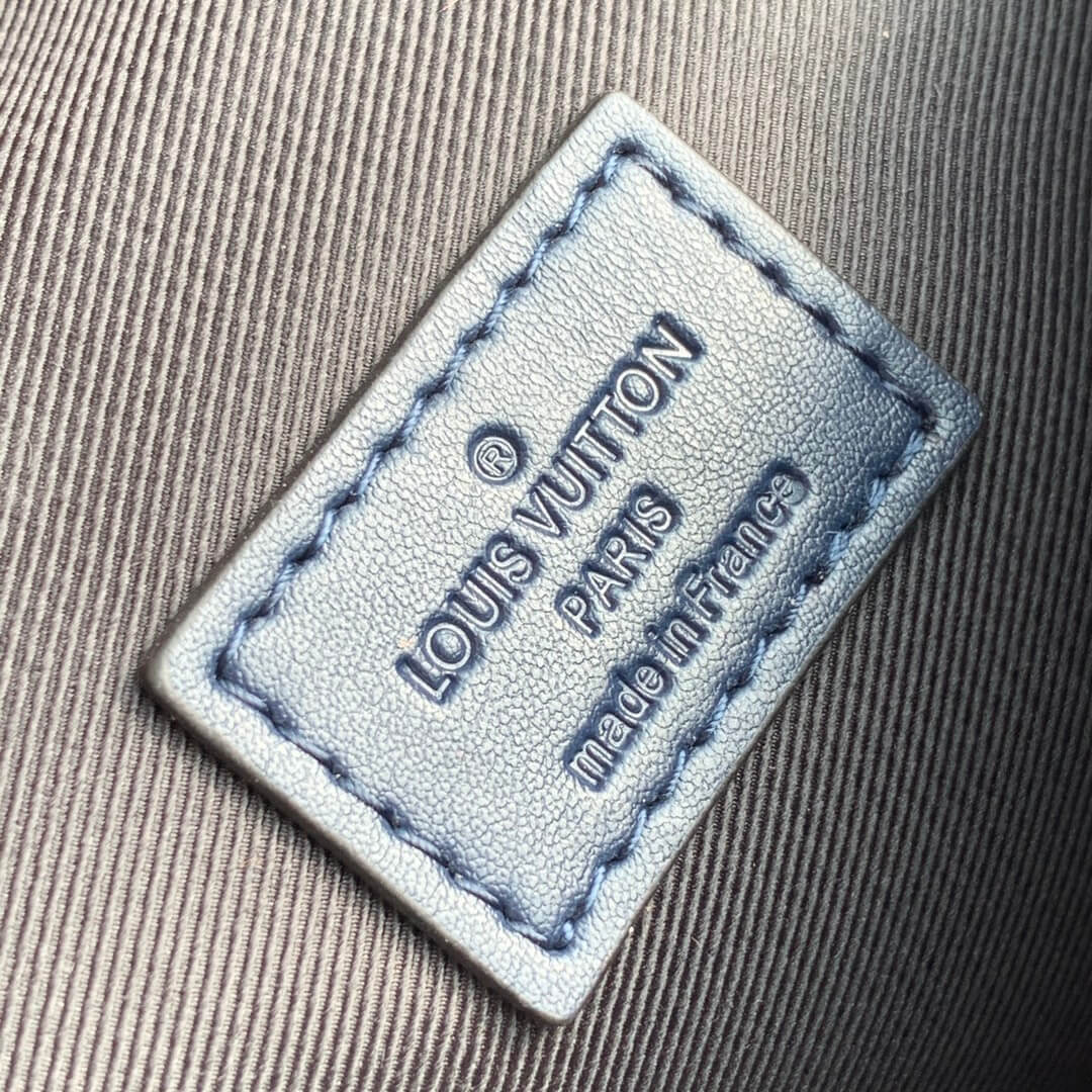 m45729 discovery bumbag pm monogram shadow 44cm blue