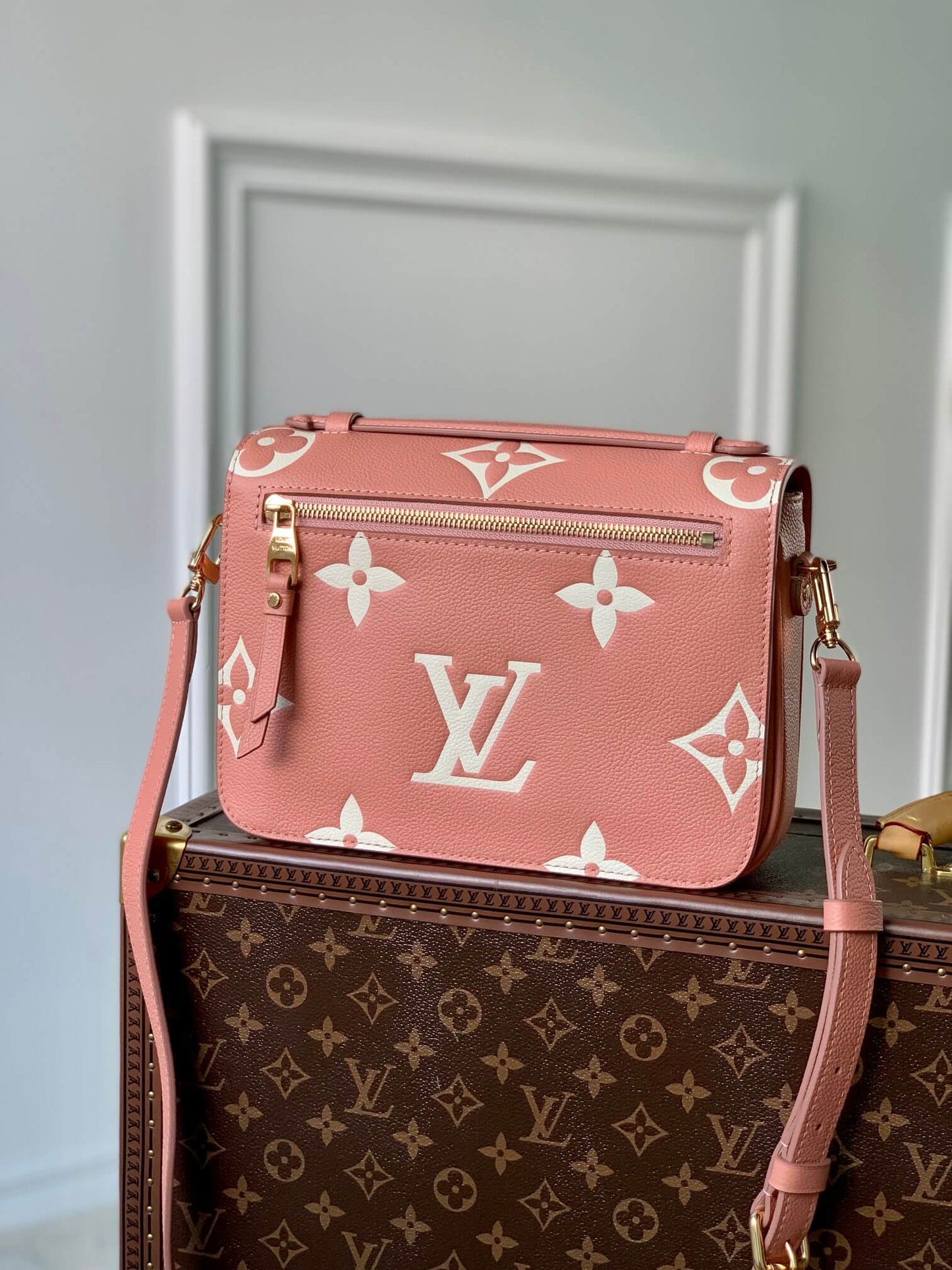 m45773 pochette metis monogram empreinte 25cm rose pink shoulder cross body bag brown