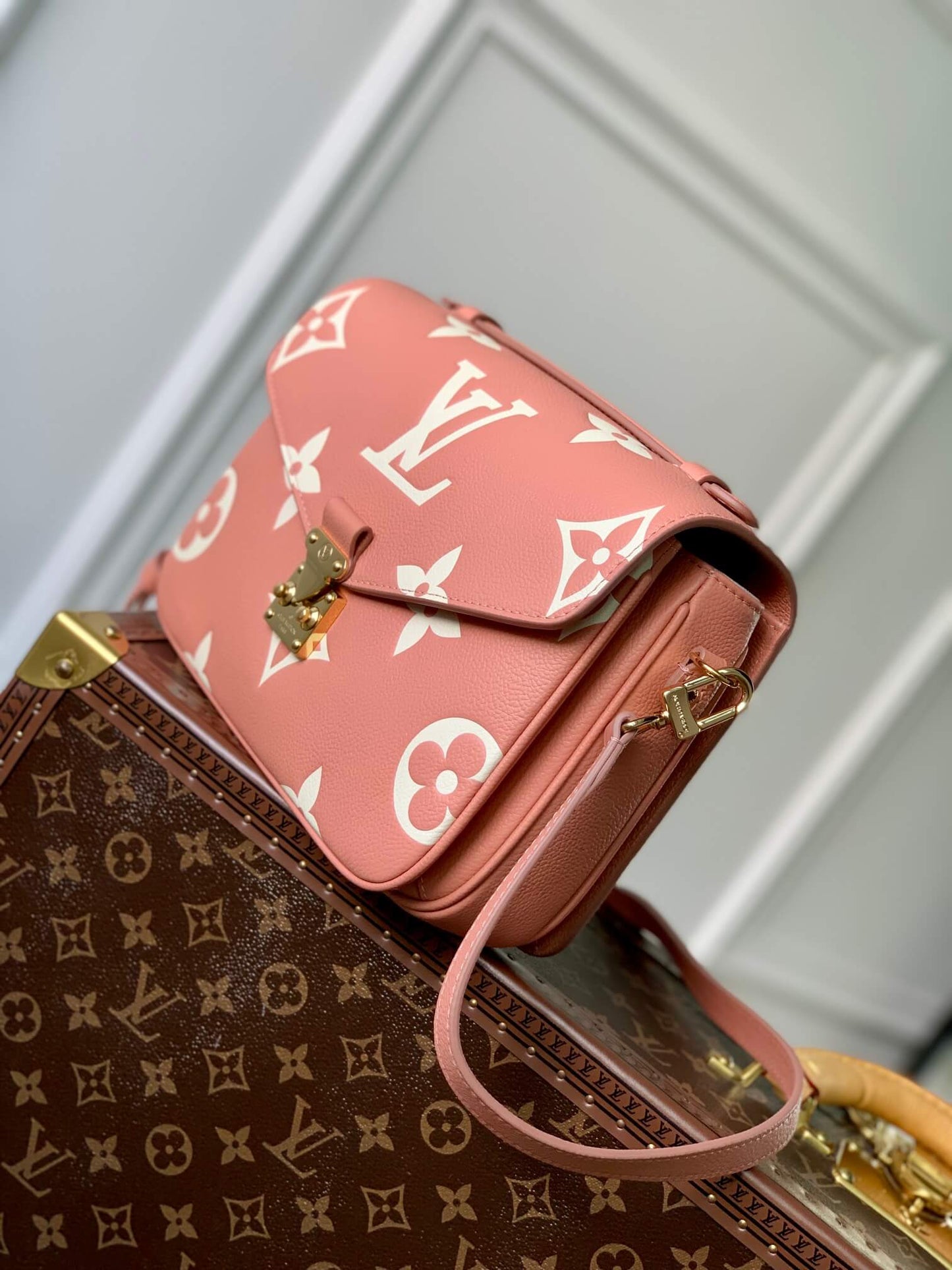 m45773 pochette metis monogram empreinte 25cm rose pink shoulder cross body bag brown