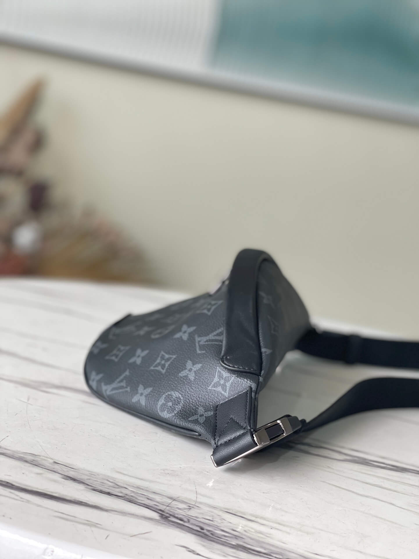 louis vuitton lv m46035 discovery bumbag pm