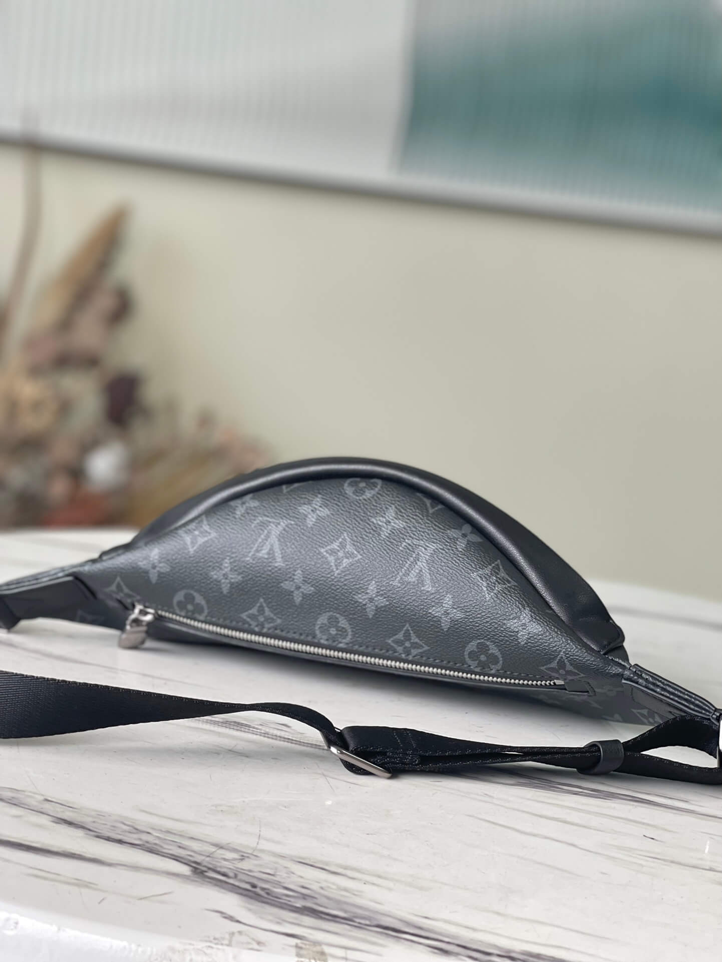 louis vuitton lv m46035 discovery bumbag pm