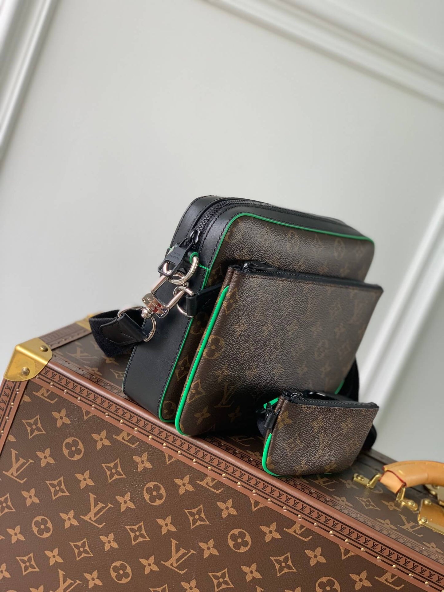 m46266 trio sac plat monogram macassar 25cm green shoulder bag cross body bags