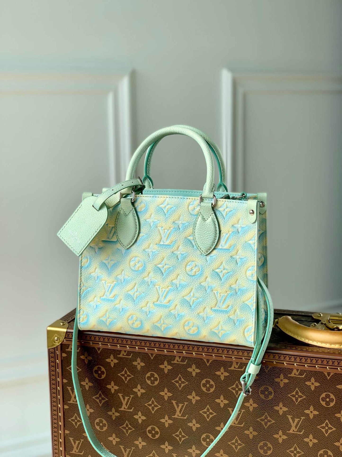 m46270 onthego monogram empreinte 25cm green