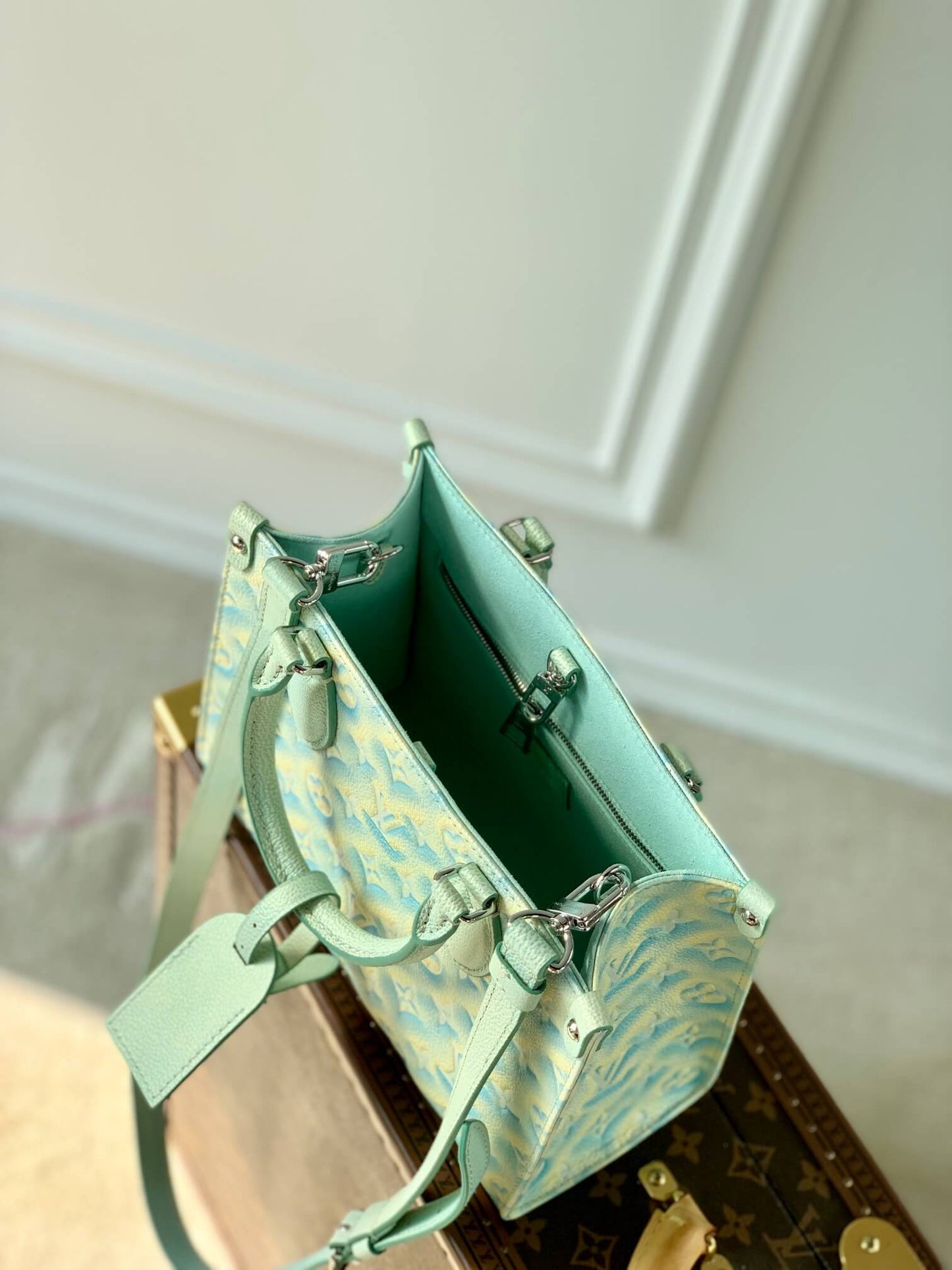 m46270 onthego monogram empreinte 25cm green