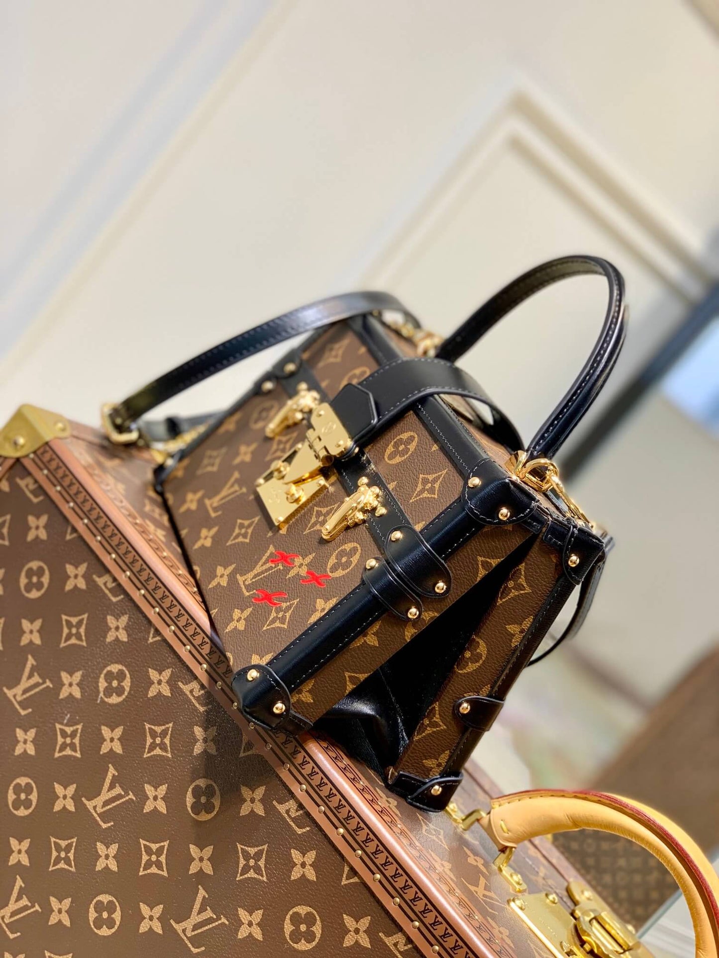 m46309 nicolas ghesquieres petite malle v monogram 24cm shoulder bag cross body bags subaxillary bag