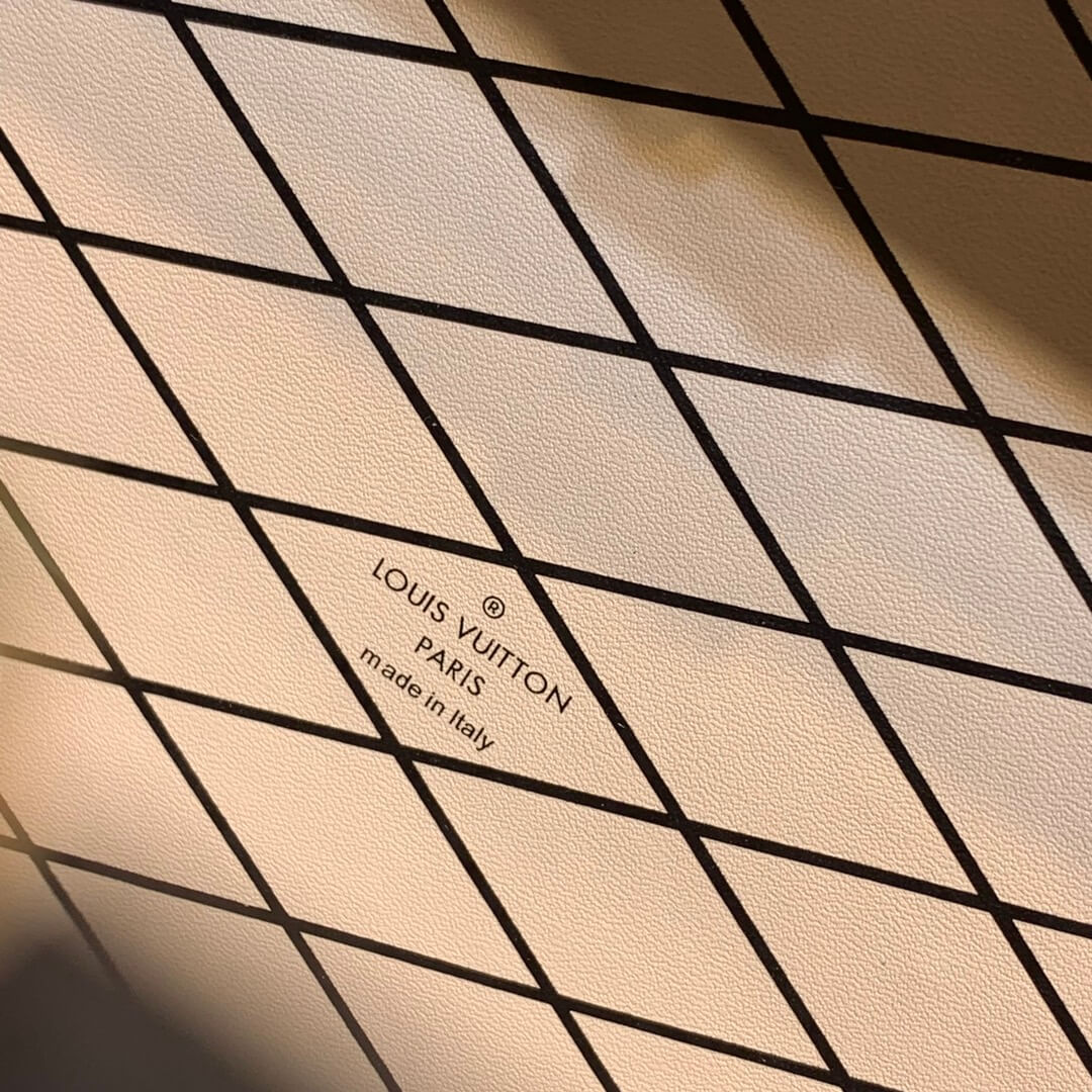 m46309 nicolas ghesquieres petite malle v monogram 24cm shoulder bag cross body bags subaxillary bag